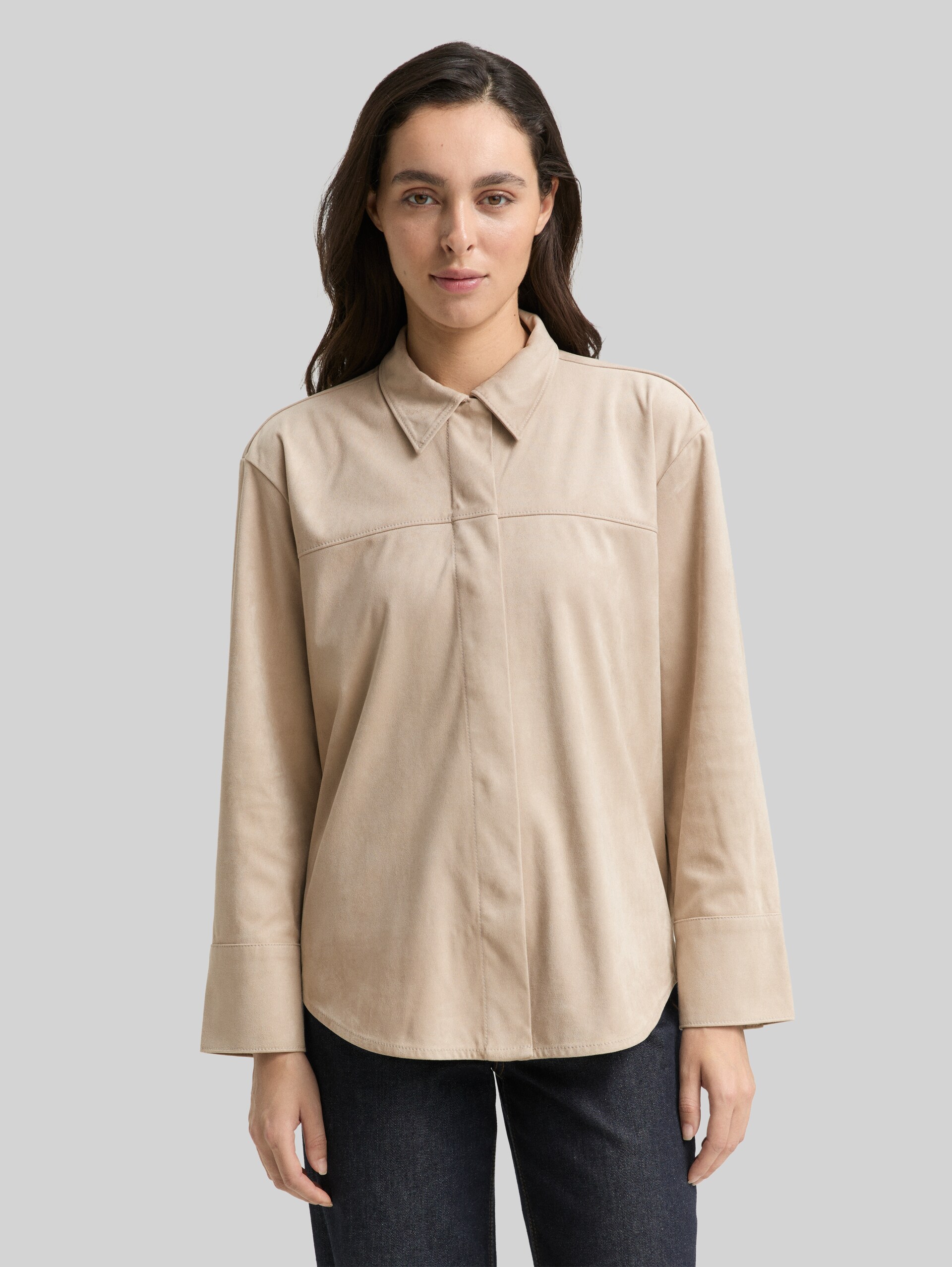 Overshirt in suede look - soft taupe grey - Neckline model front view