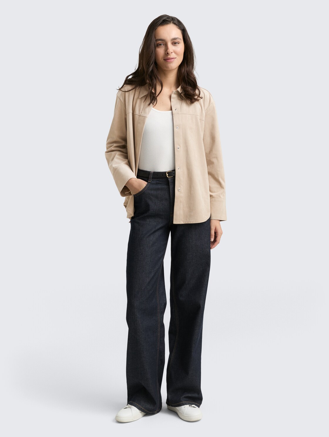 Overshirt in Wildleder-Optik - soft taupe grey - Model-Vorderansicht