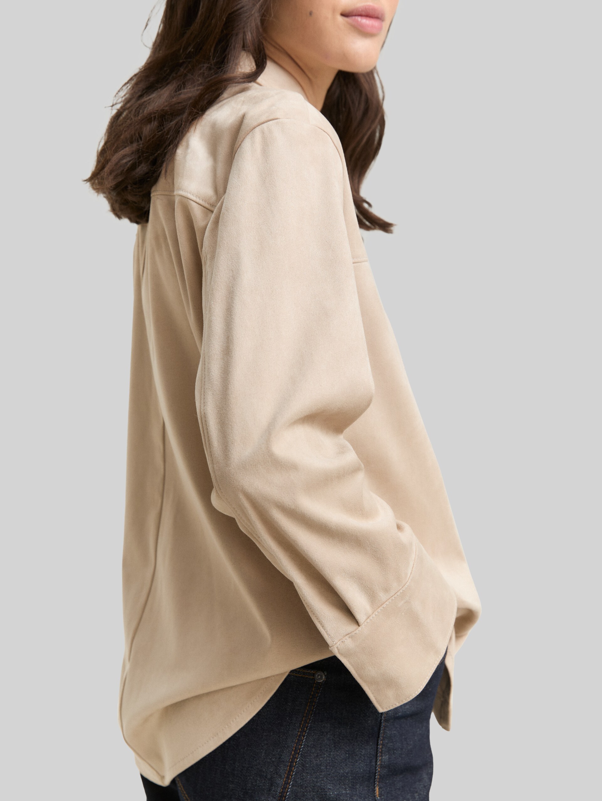 Overshirt in suede look - soft taupe grey - Detail model view