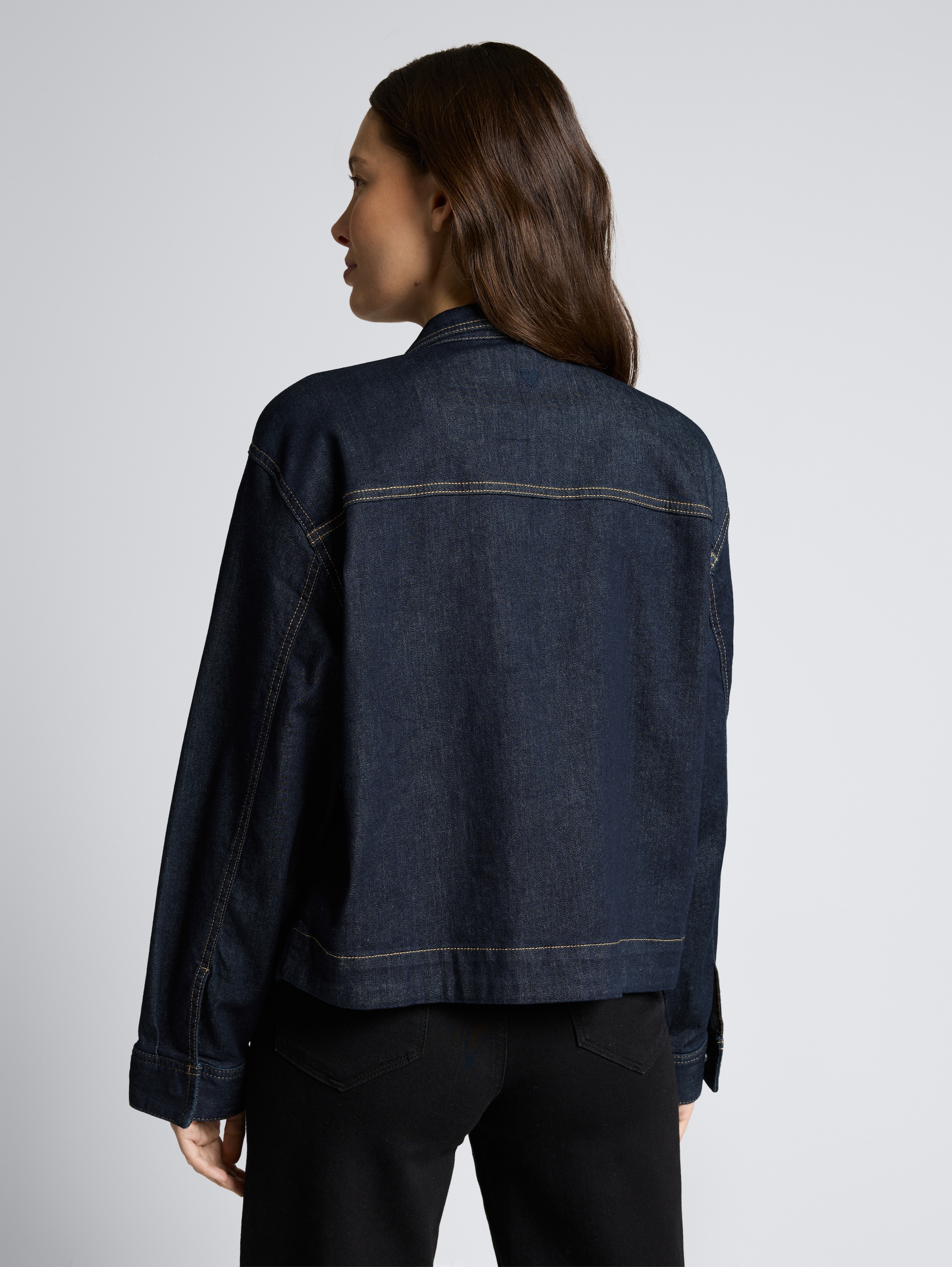 Oversize Jeansjacke mit Brusttaschen - deep blue denim