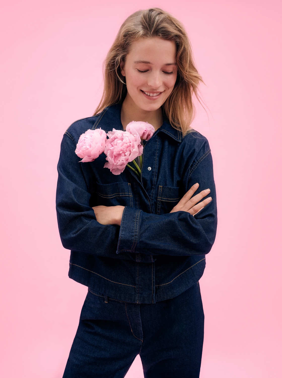 Oversize Jeansjacke mit Brusttaschen - deep blue denim