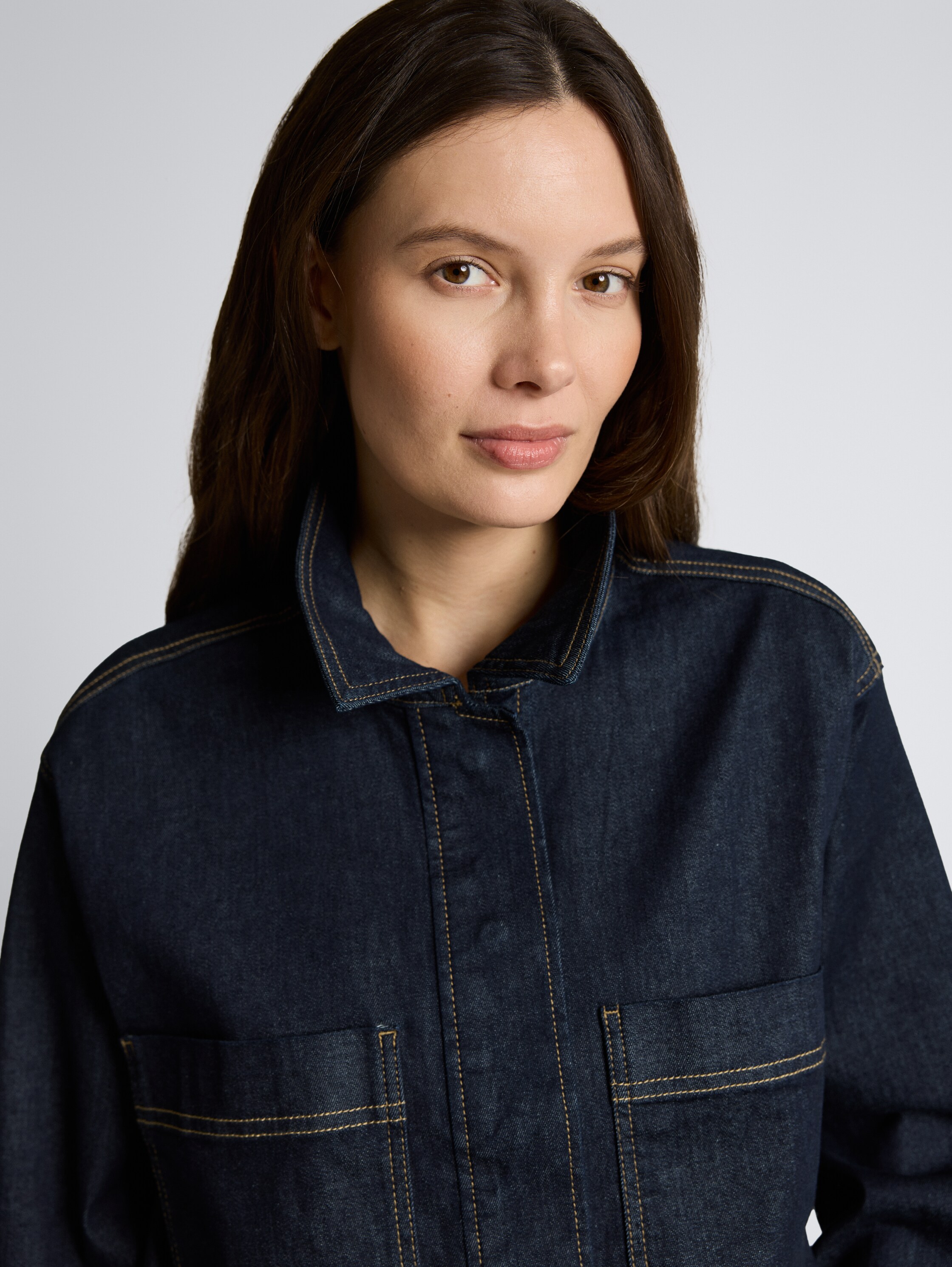 Oversize Jeansjacke mit Brusttaschen - deep blue denim