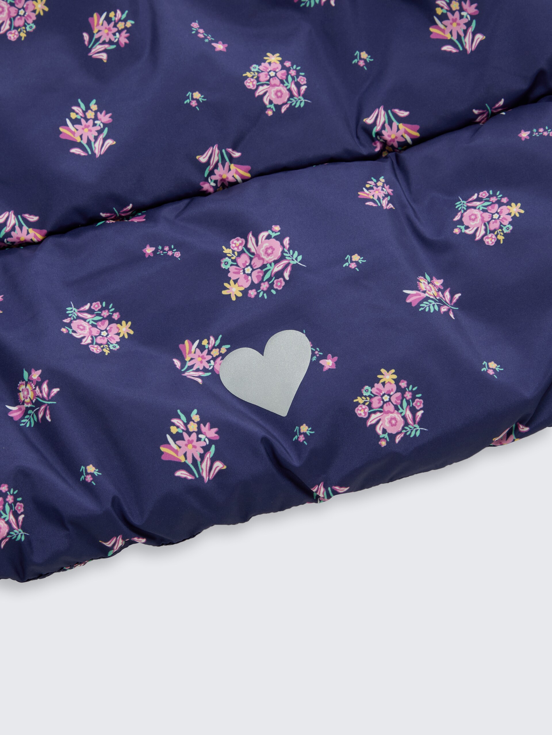 Puffer-Jacke mit Allover-Print - dark blue multi color flower - Detail-Model-Ansicht