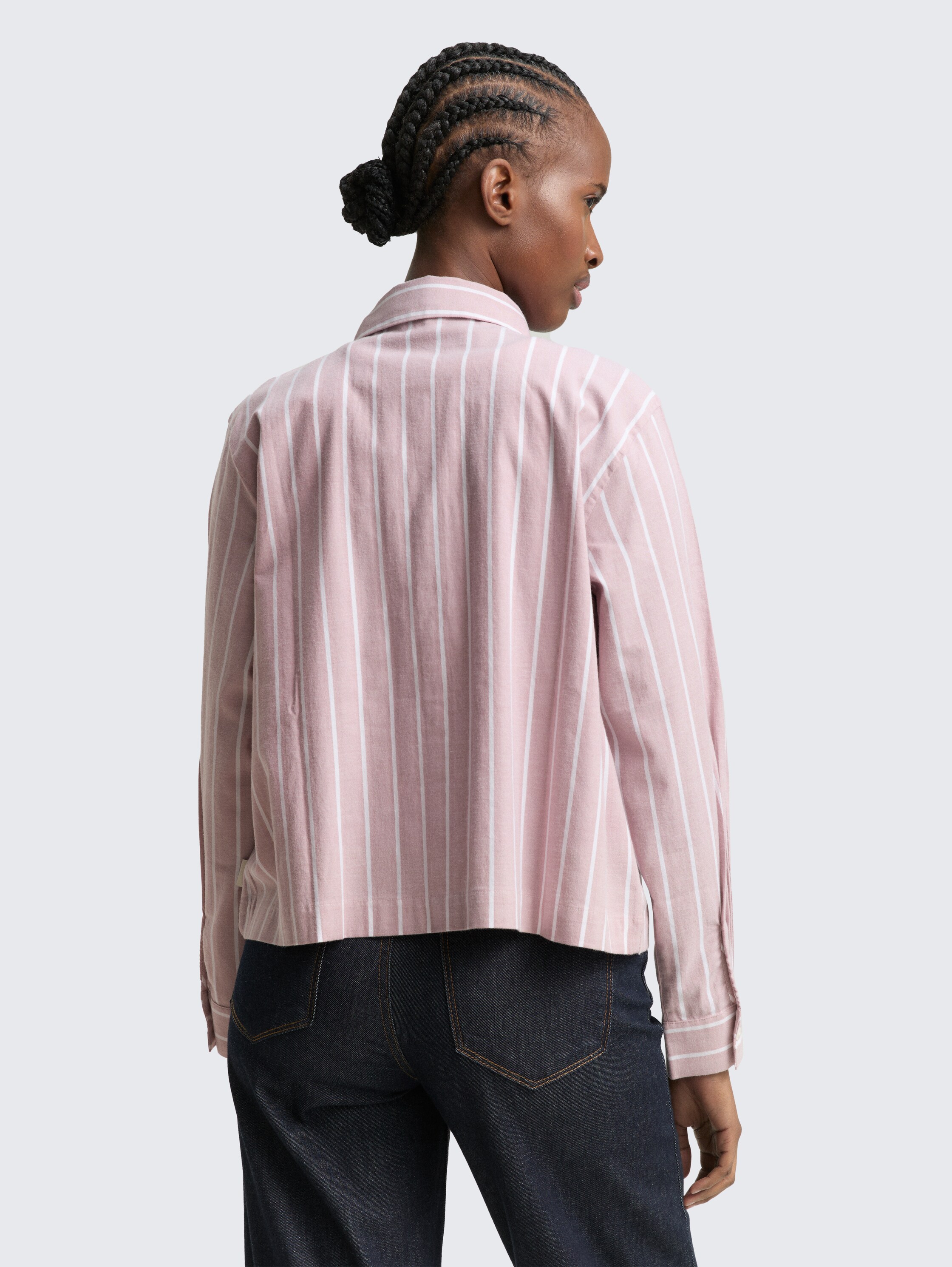 Boxy fit overhemdblouse met gestreept patroon - dusty rose white stripe - Neklijn model-achteraanzicht