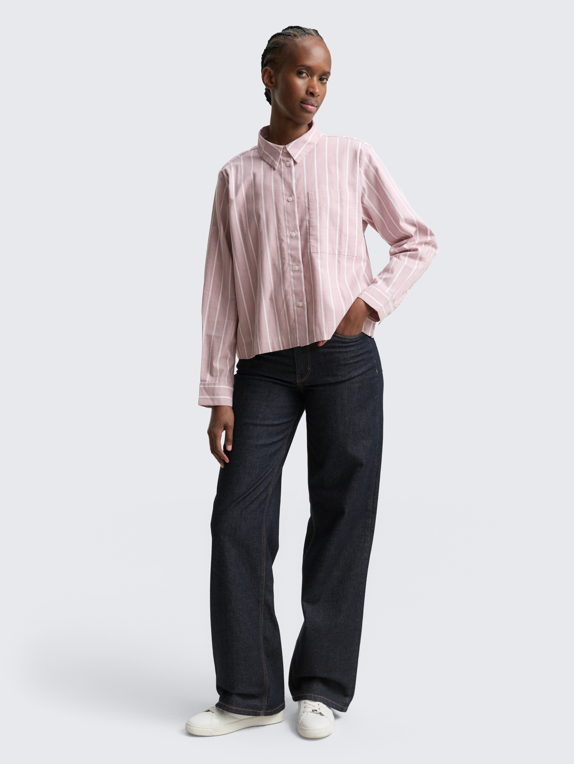 Boxy Fit overhemdblouse met streepjesmotief - dusty rose white stripe - Model vooraanzicht