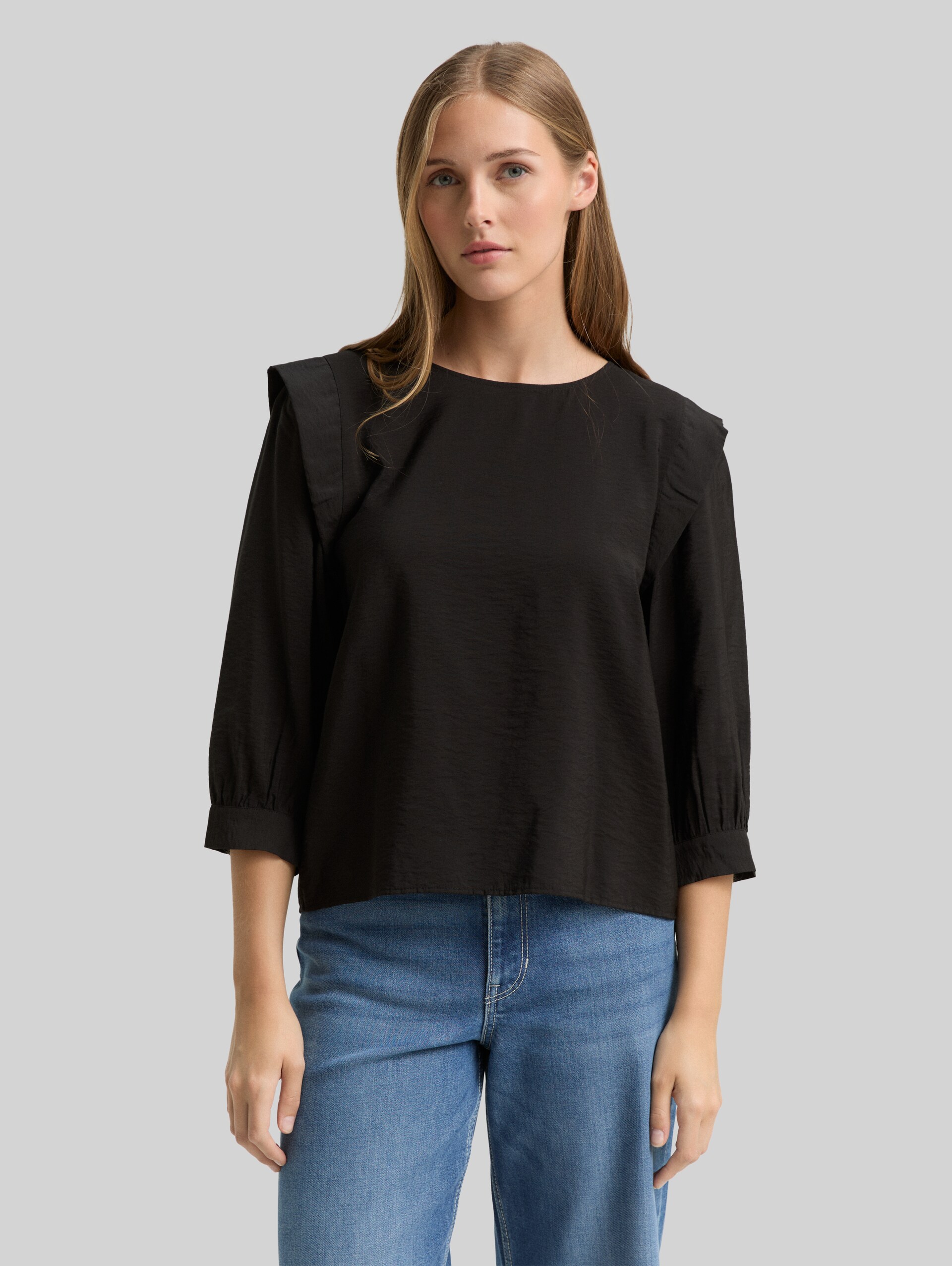 Loose fit blouse - deep black - Neckline model front view