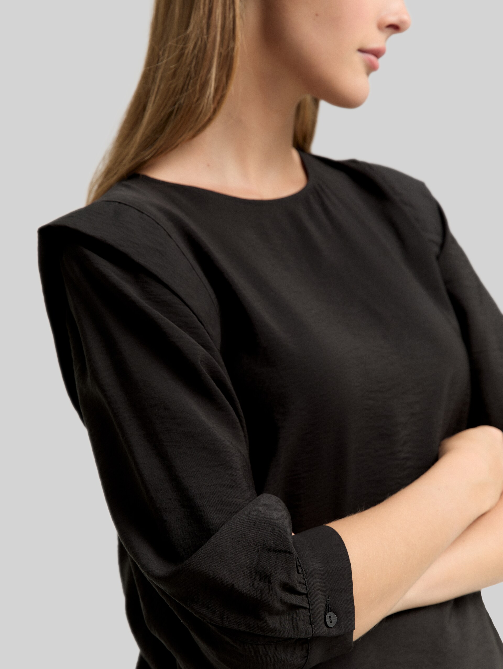 Loose fit blouse - deep black - Detail model view