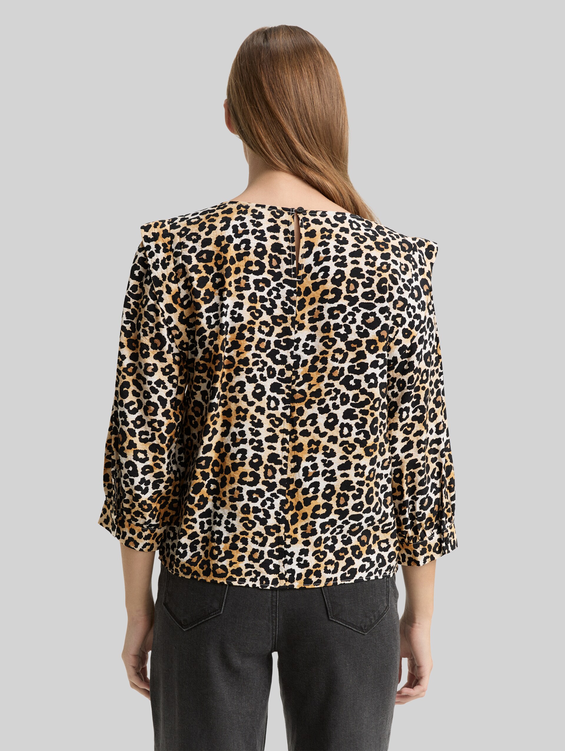 Loose fit blouse - leo print - Neckline model-back view