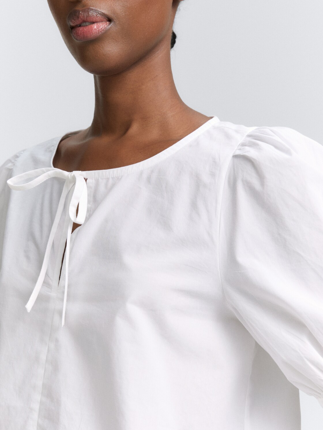Poplin blouse with bow detail - White - Detail model view
