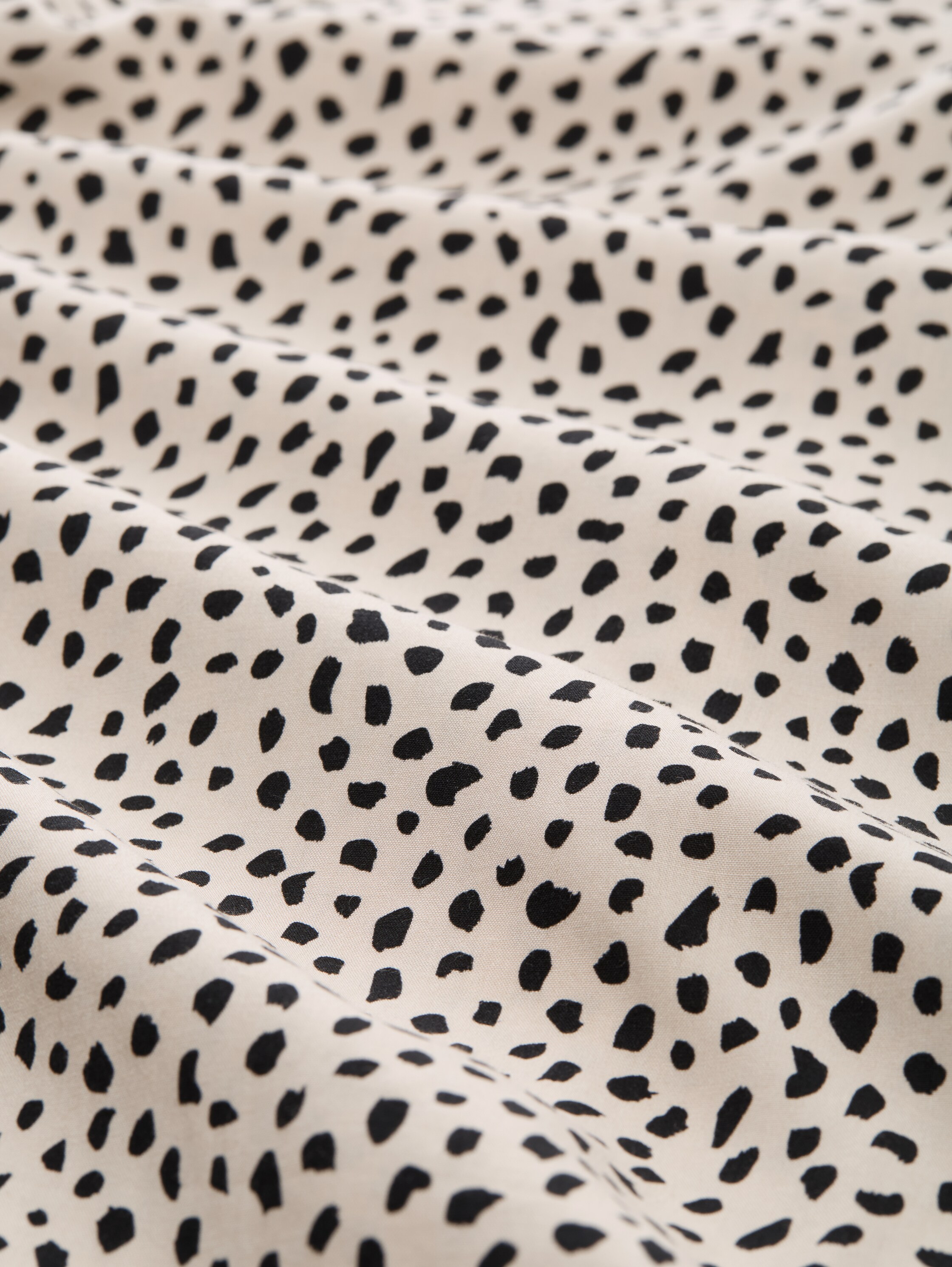 Hemdbluse mit Muster - beige_black_dotted_print - 