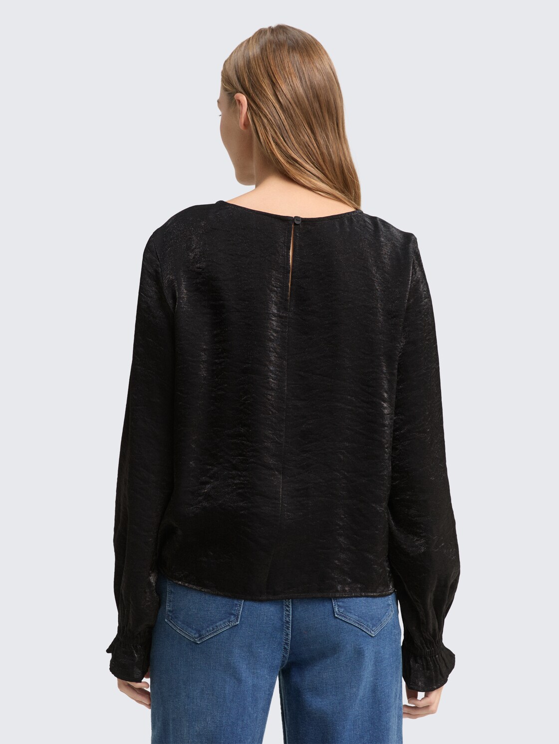 Loose Fit Bluse in Satin-Optik - deep black - Auschnitt Model-Rückansicht