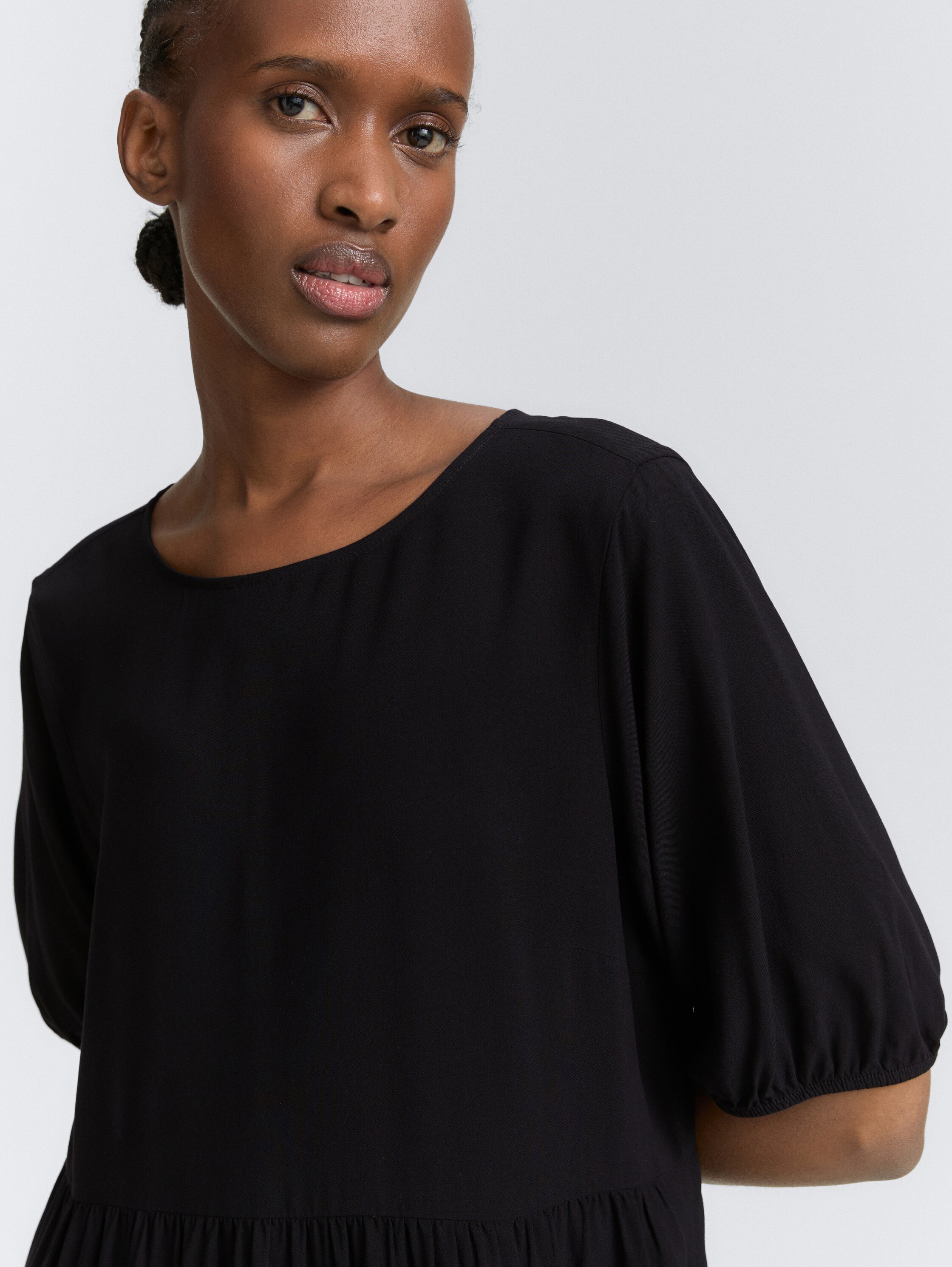 Mini-Kleid mit Volants - deep_black_1 - 