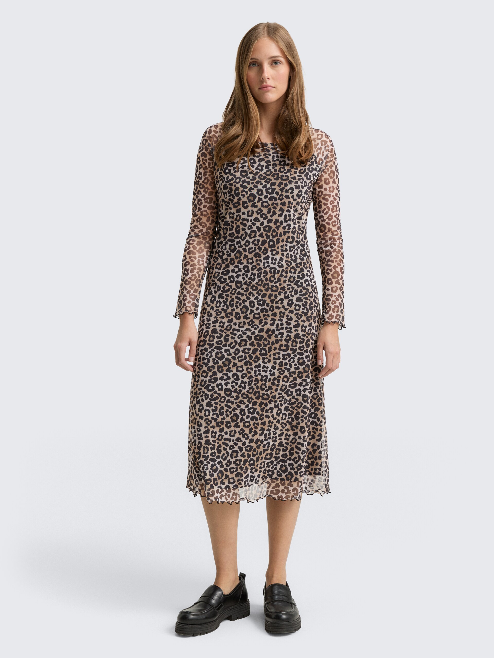 Mesh Midi-Kleid mit Muster - leo print - Model-Vorderansicht
