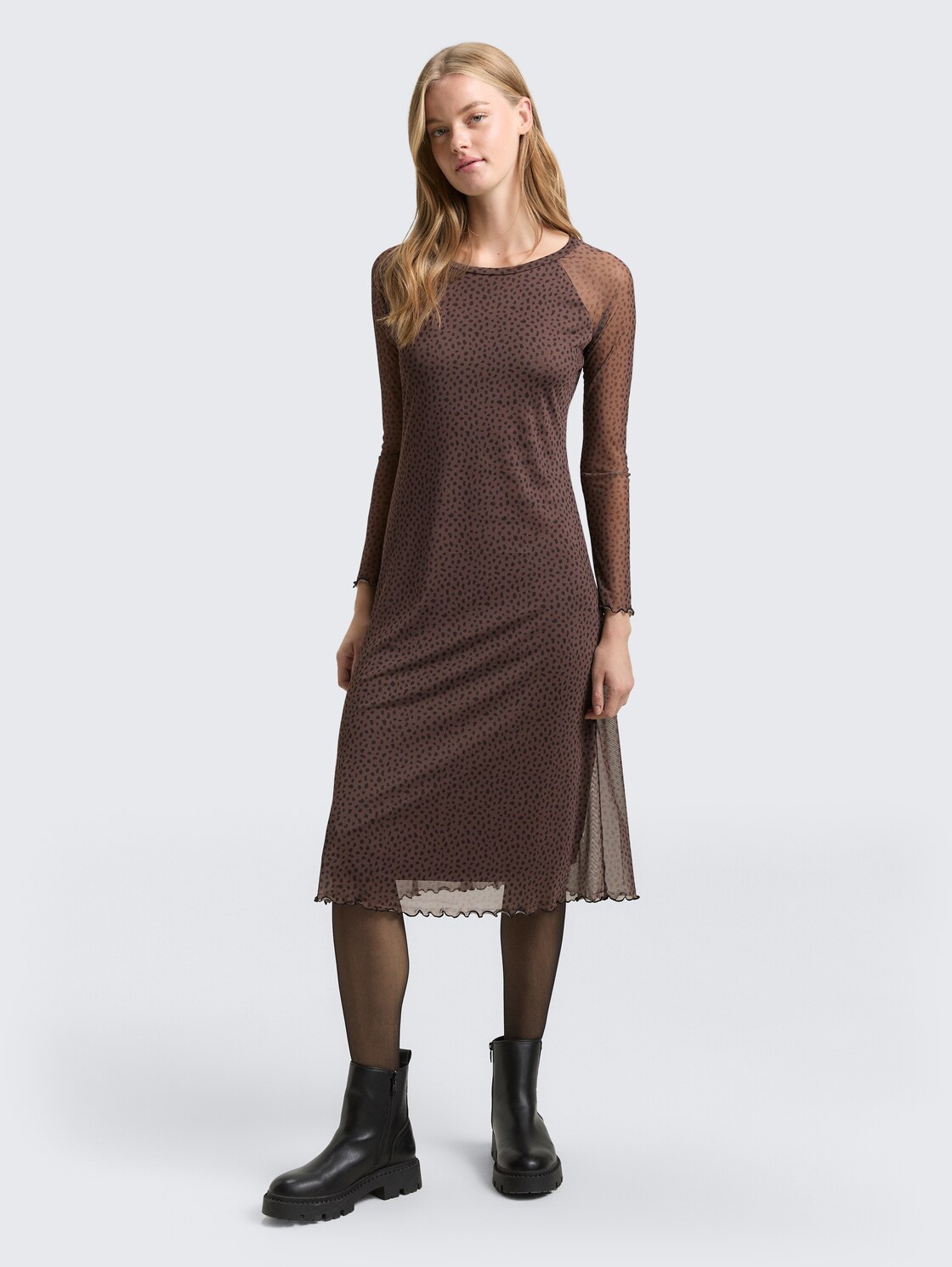 Mesh Midi-Kleid mit Muster - brown black dotted print - seitliche Model-Ansicht