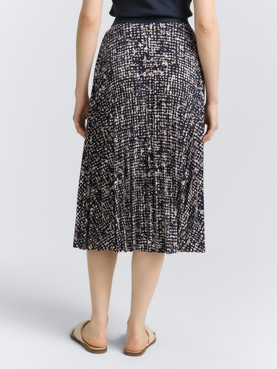 Plissee Midi-Rock - navy abstract dot design - Auschnitt Model-Rückansicht