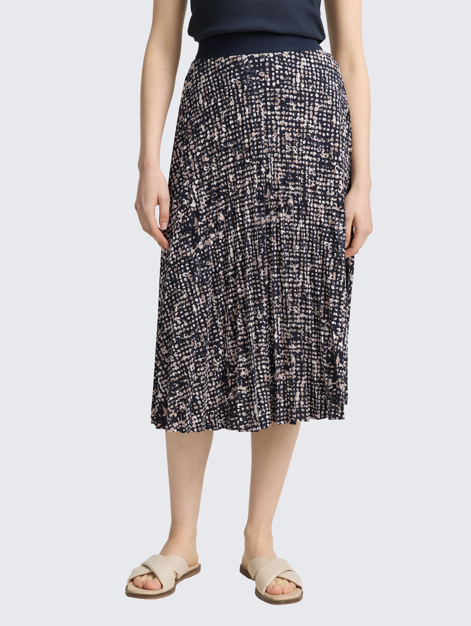 Plissee Midi-Rock - navy abstract dot design - Ausschnitt Model-Vorderansicht