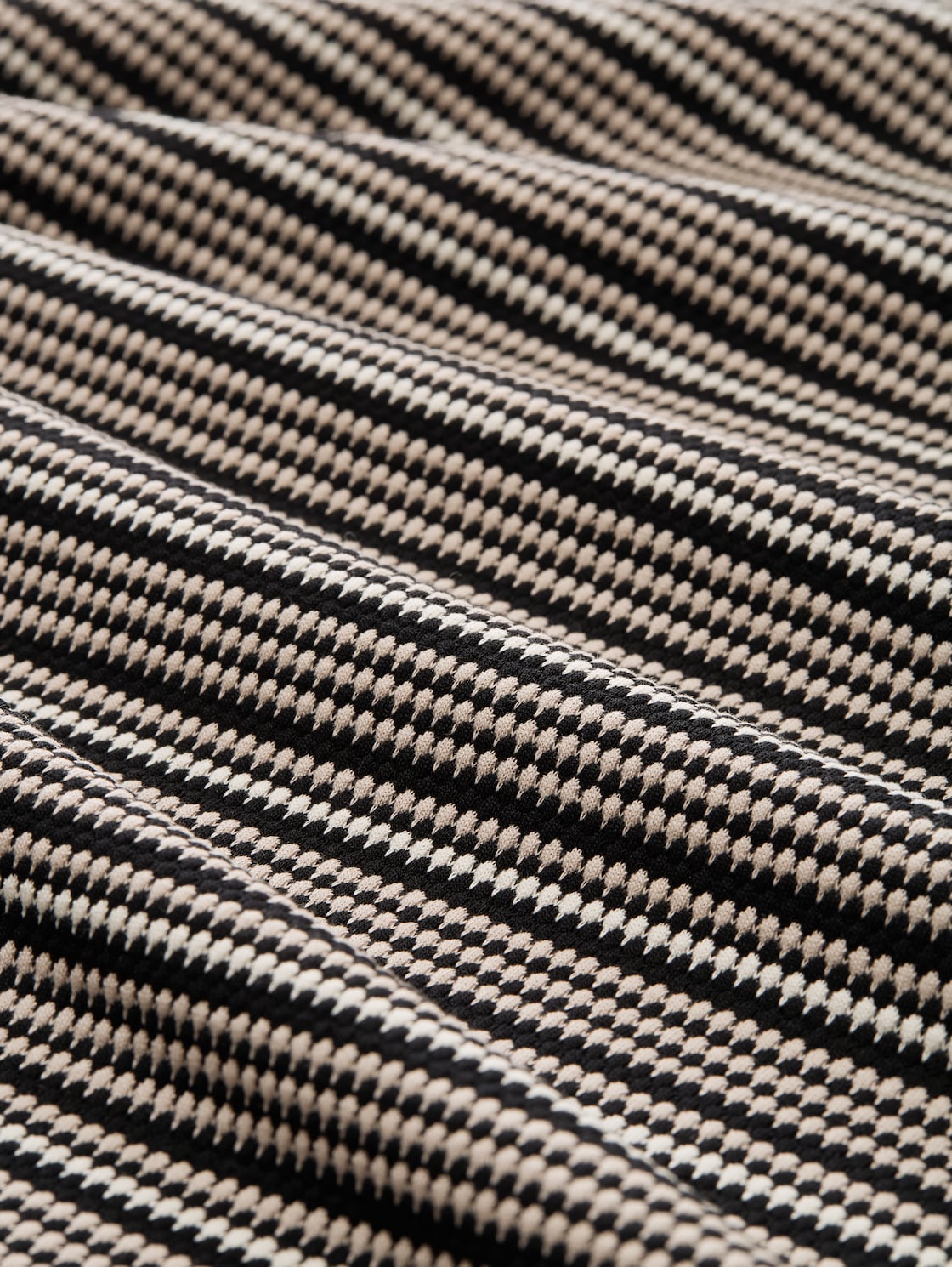 Jacquard Kleid - black knit structure stripe - Material-Ansicht