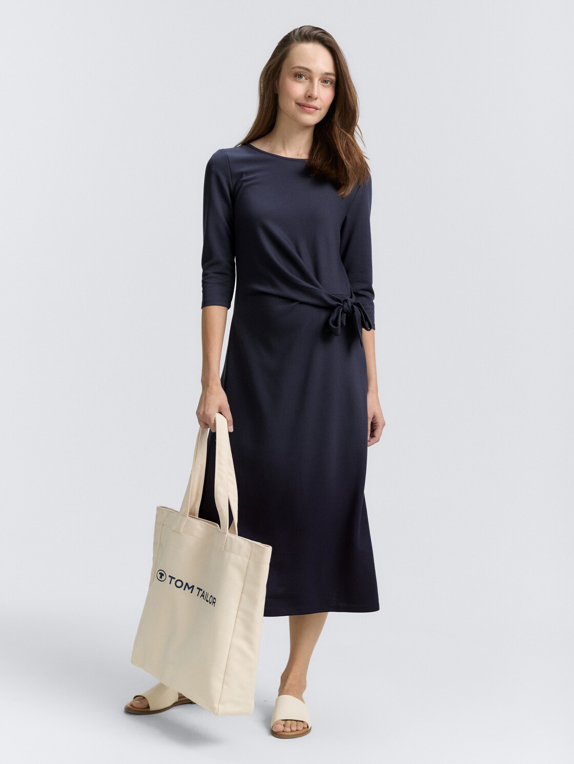 Jersey Midi-Kleid mit Knoten-Detail - Lunar Eclipse - seitliche Model-Ansicht