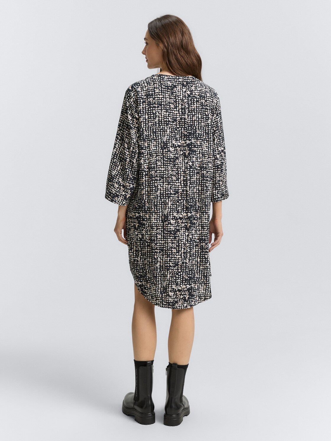 Kleid mit Muster - navy abstract dot design - Model-Rückansicht