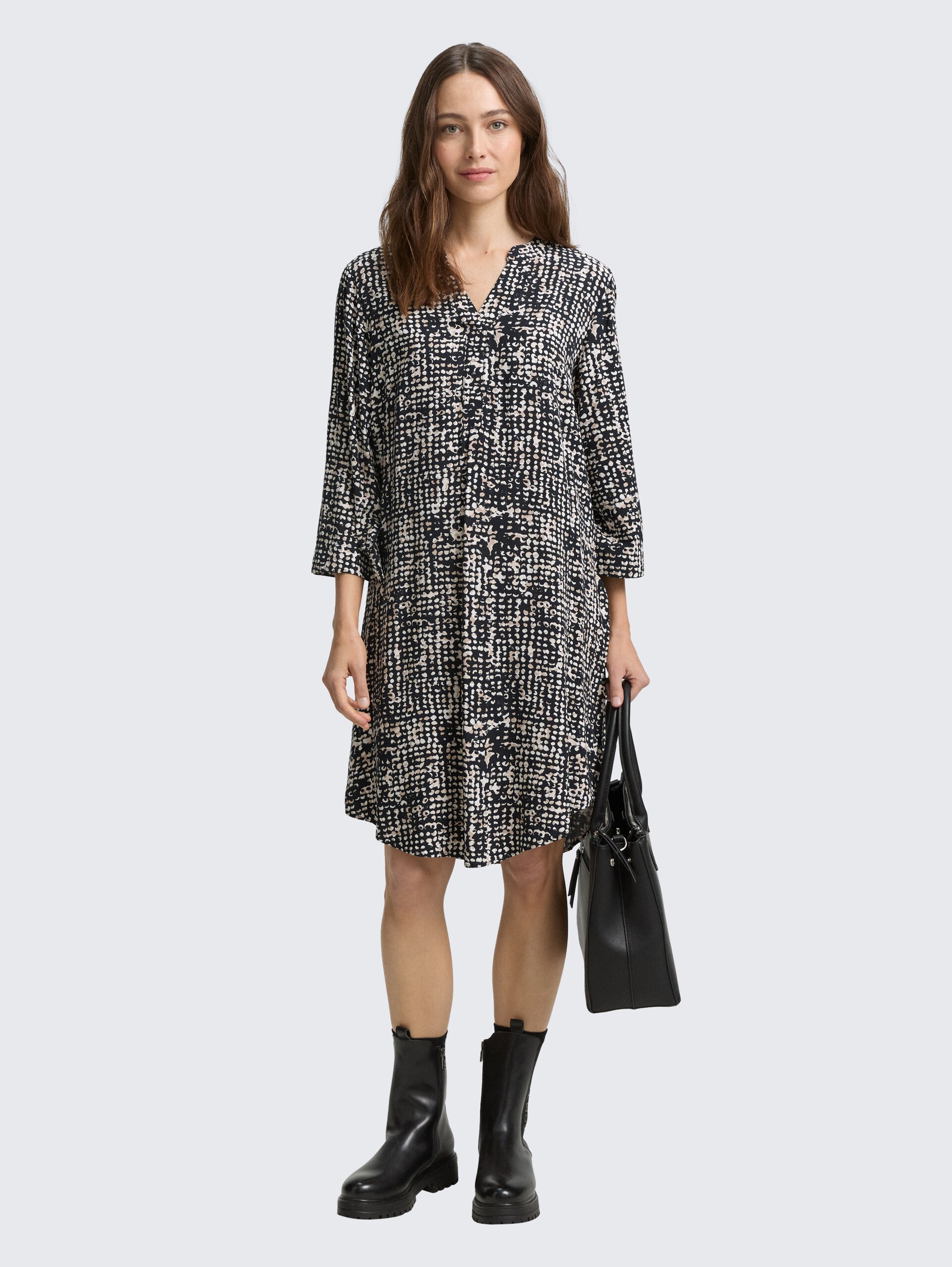Kleid mit Muster - navy abstract dot design - seitliche Model-Ansicht