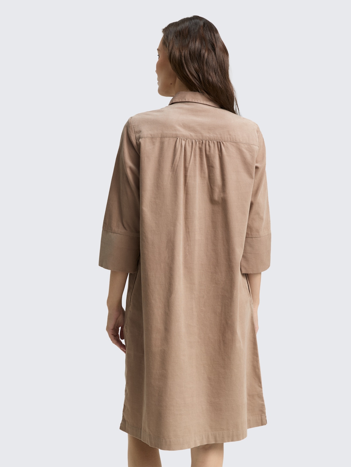 Corduroy dress with collar - soft taupe grey - Model-back view