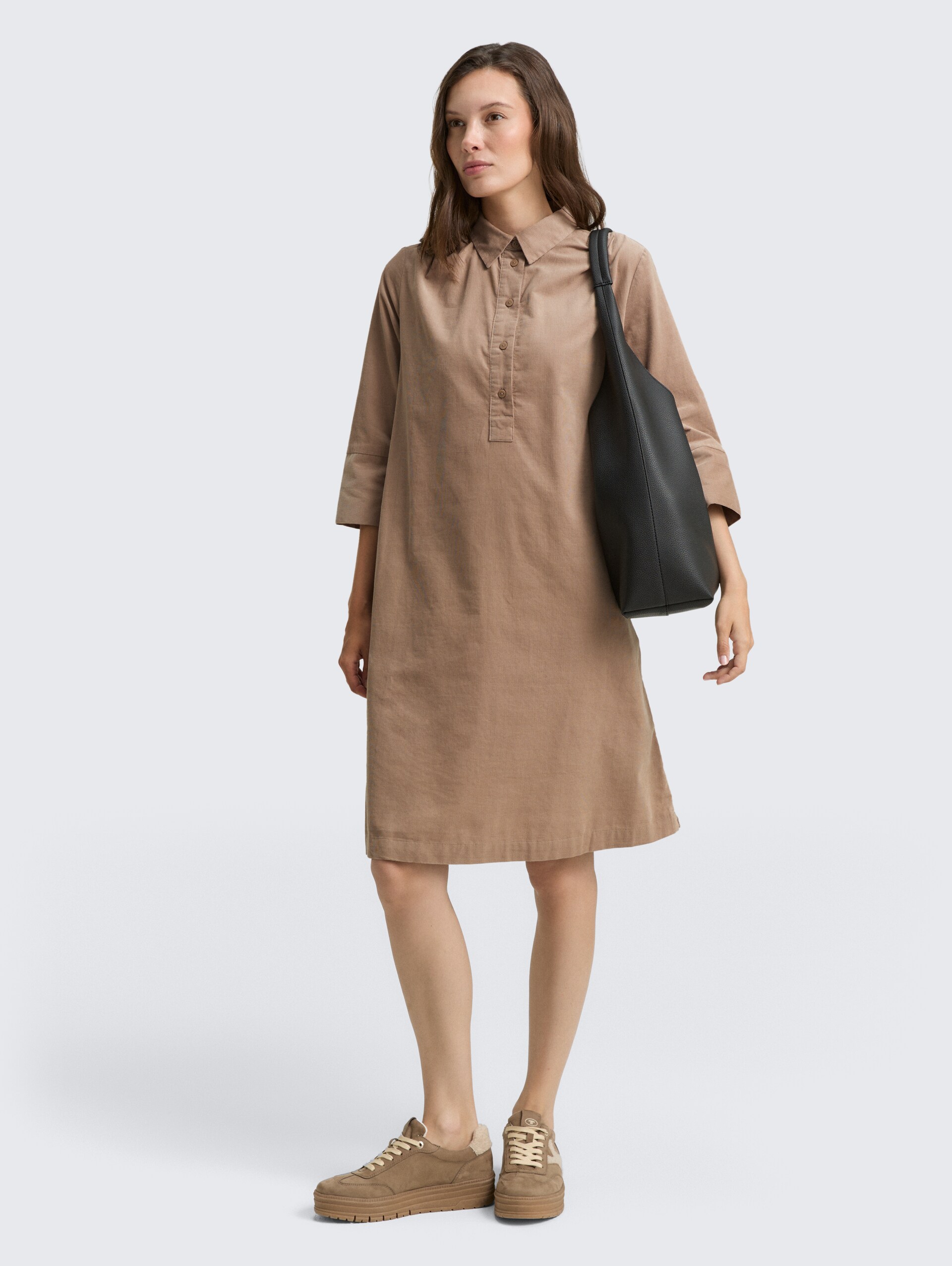 Cordkleid mit Kragen - soft taupe grey - seitliche Model-Ansicht