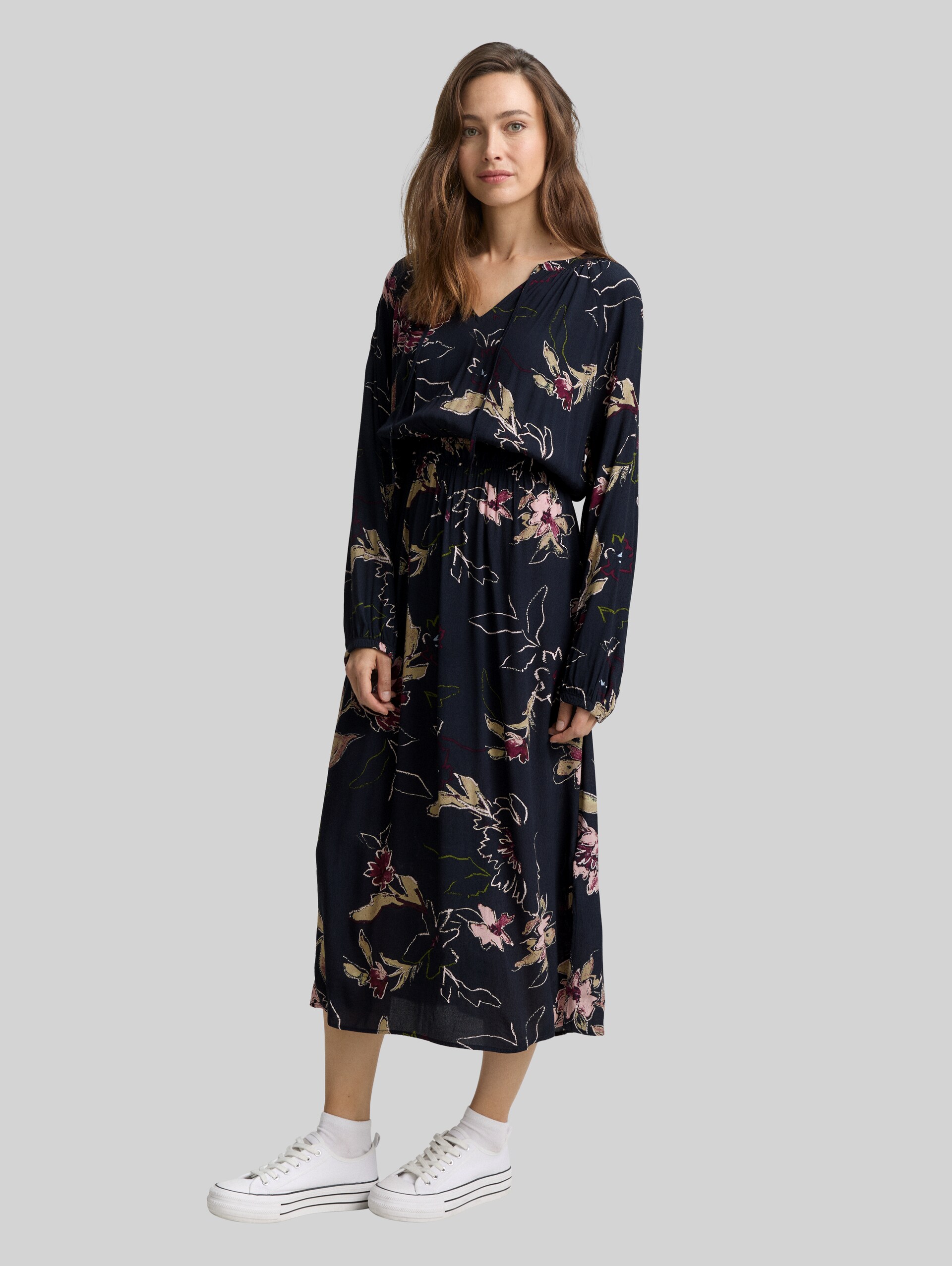 Maxi dress with floral pattern - big flower design - side model view