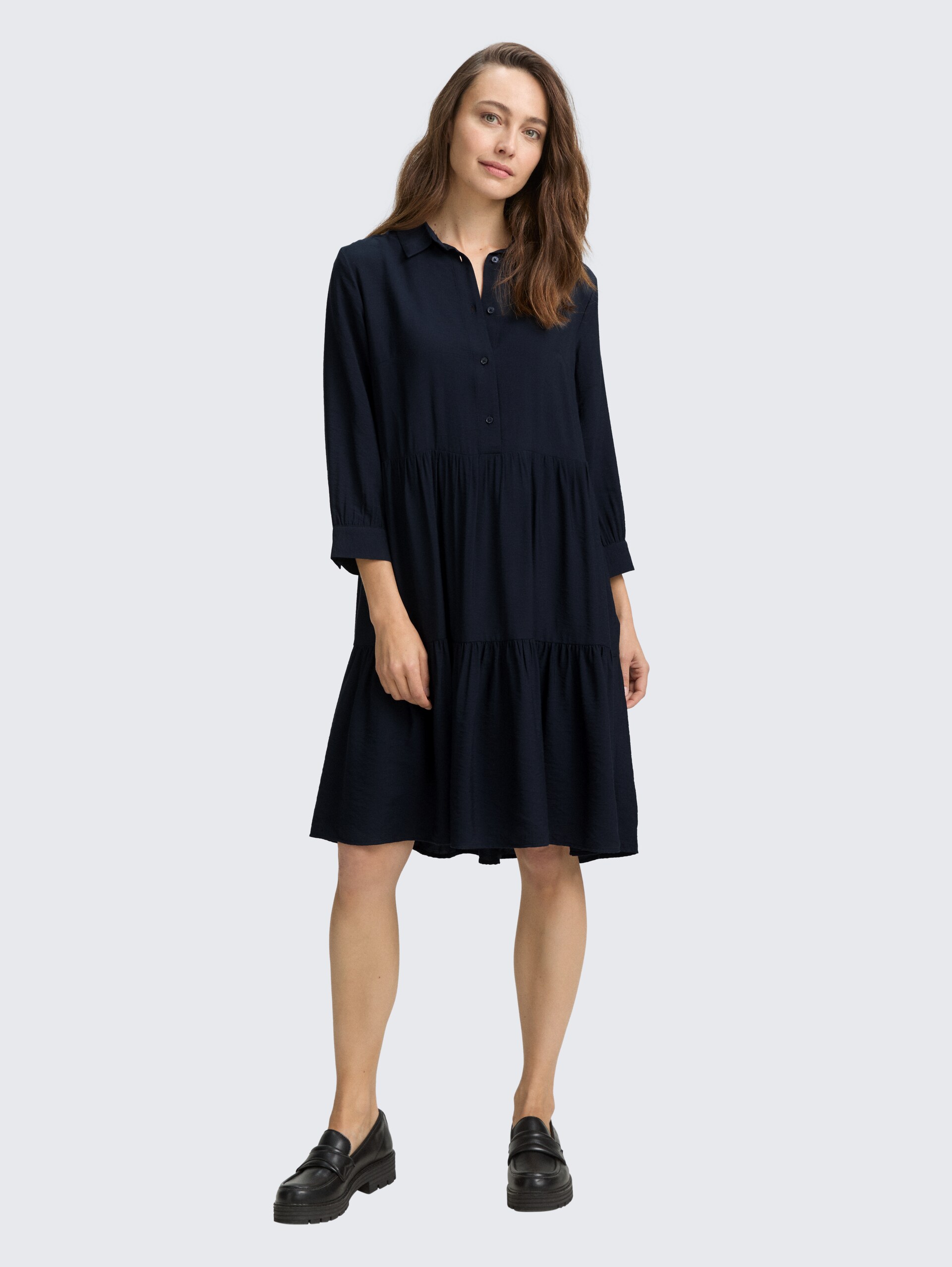 Crinkle Kleid mit Volants - Lunar Eclipse - Model-Vorderansicht