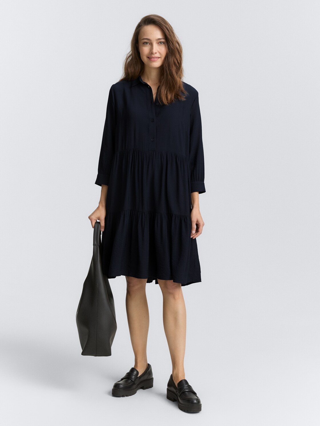 Crinkle Kleid mit Volants - Lunar Eclipse - seitliche Model-Ansicht