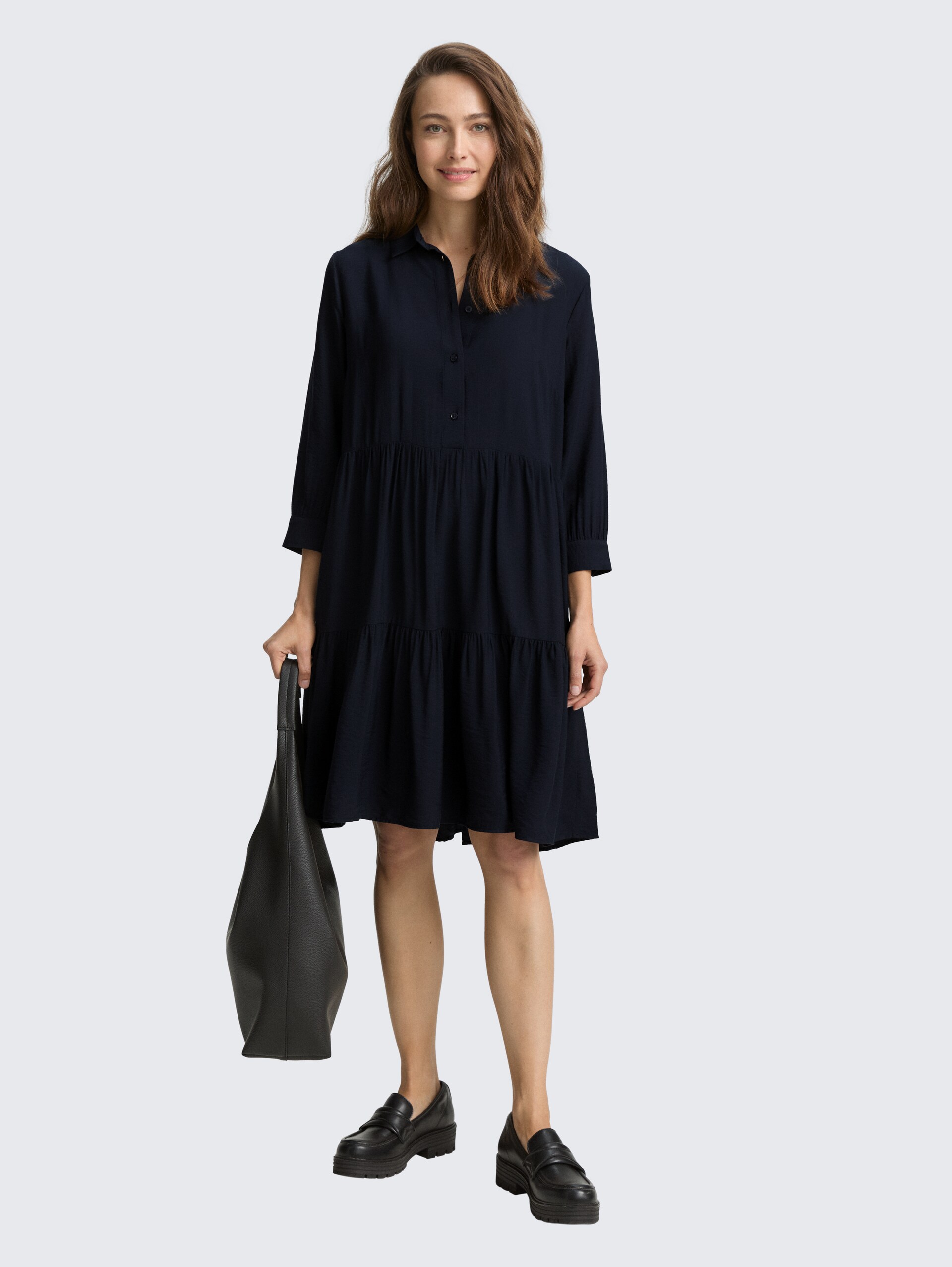Crinkle Kleid mit Volants - Lunar Eclipse - seitliche Model-Ansicht