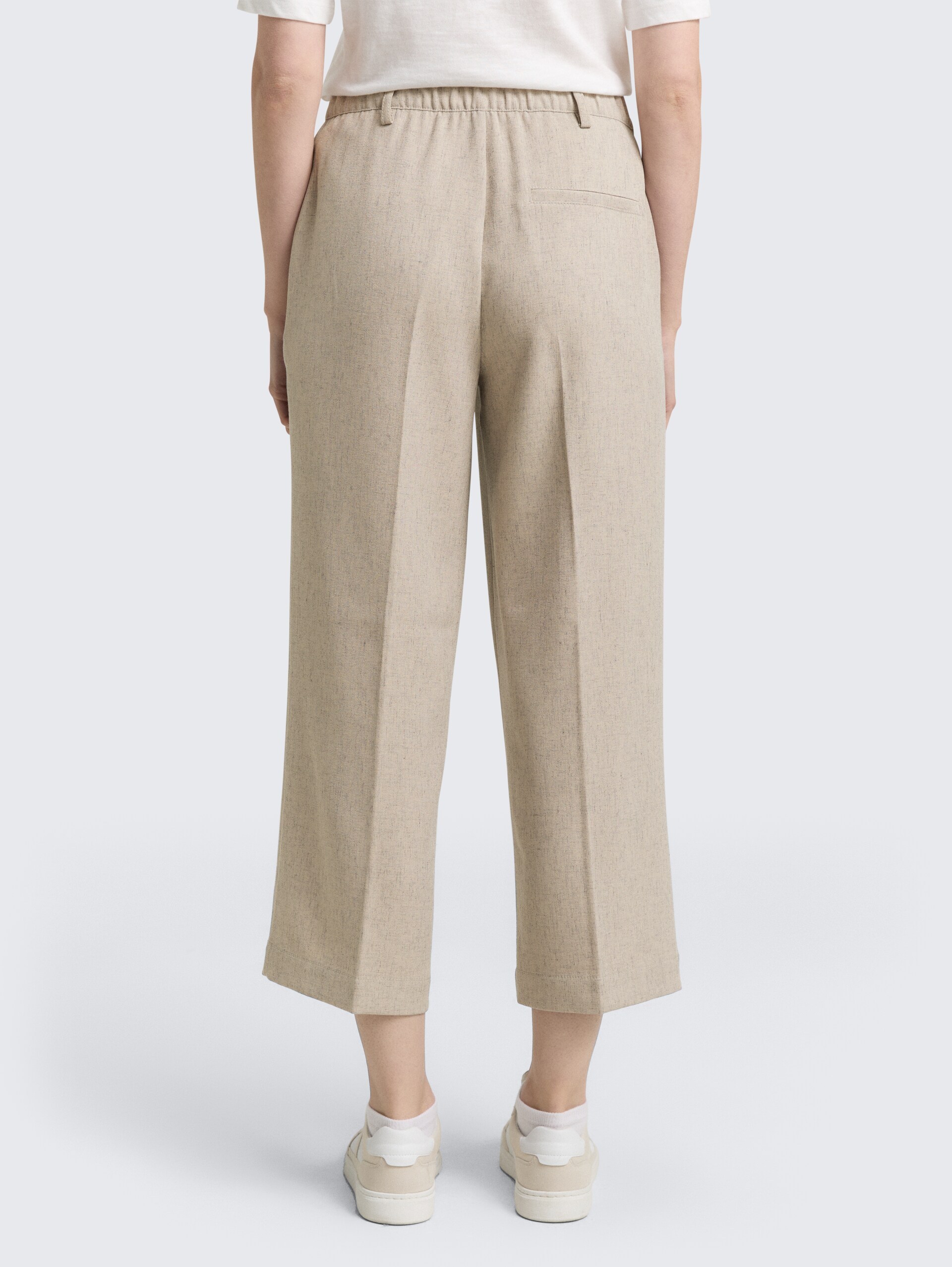 Culotte Hose mit Bügelfalte - taupe black structure - Auschnitt Model-Rückansicht