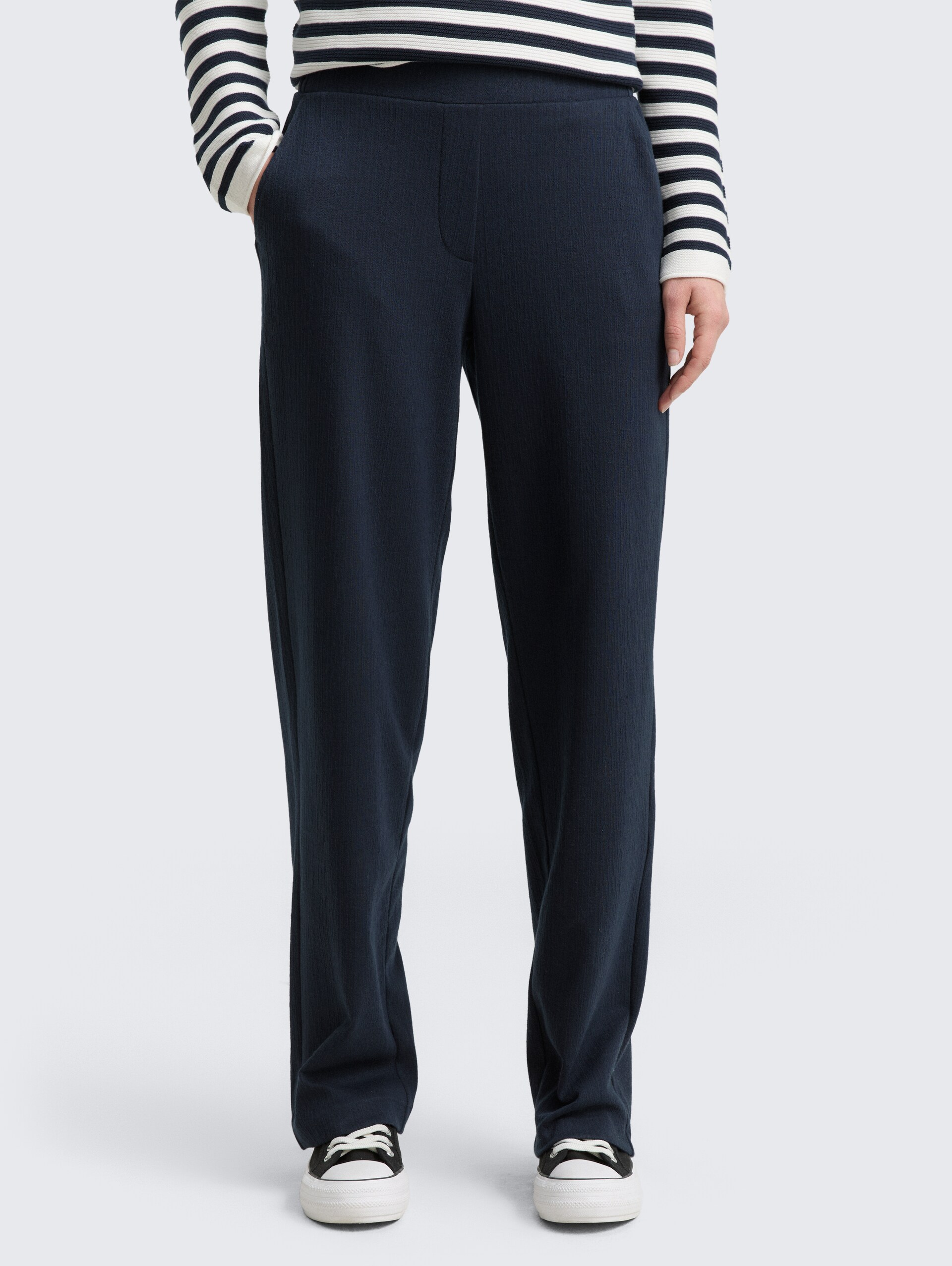 TTLEA Loose Straight Hose - Lunar Eclipse - Ausschnitt Model-Vorderansicht