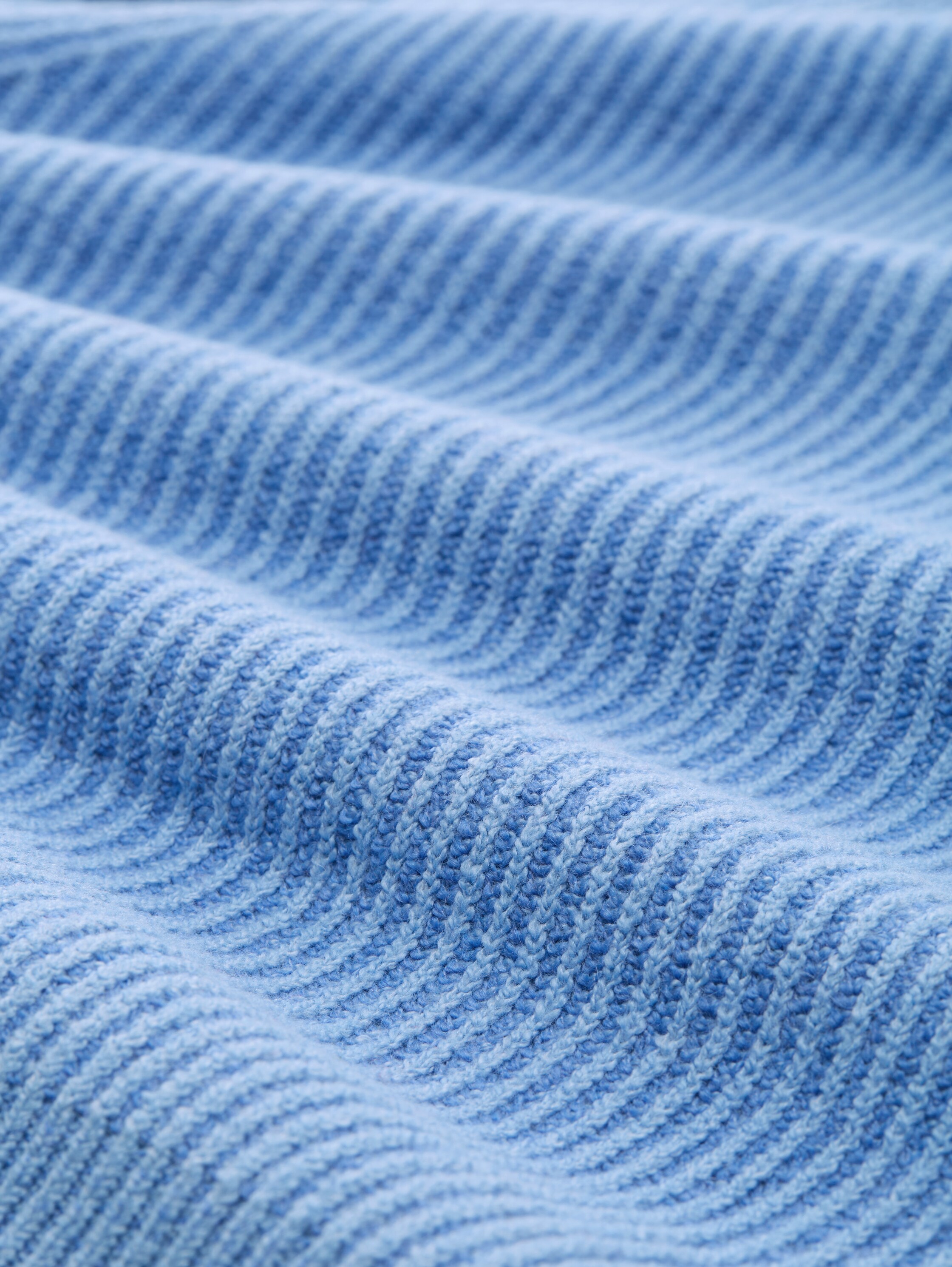 Loose Fit Strickpullover mit Stehkragen - light blue knit structure - Material-Ansicht