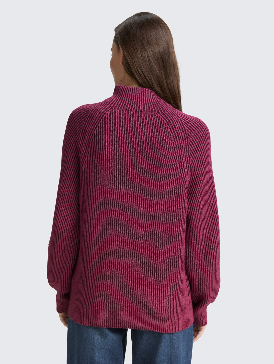 Loose fit knitted jumper with stand-up collar - red rib structure