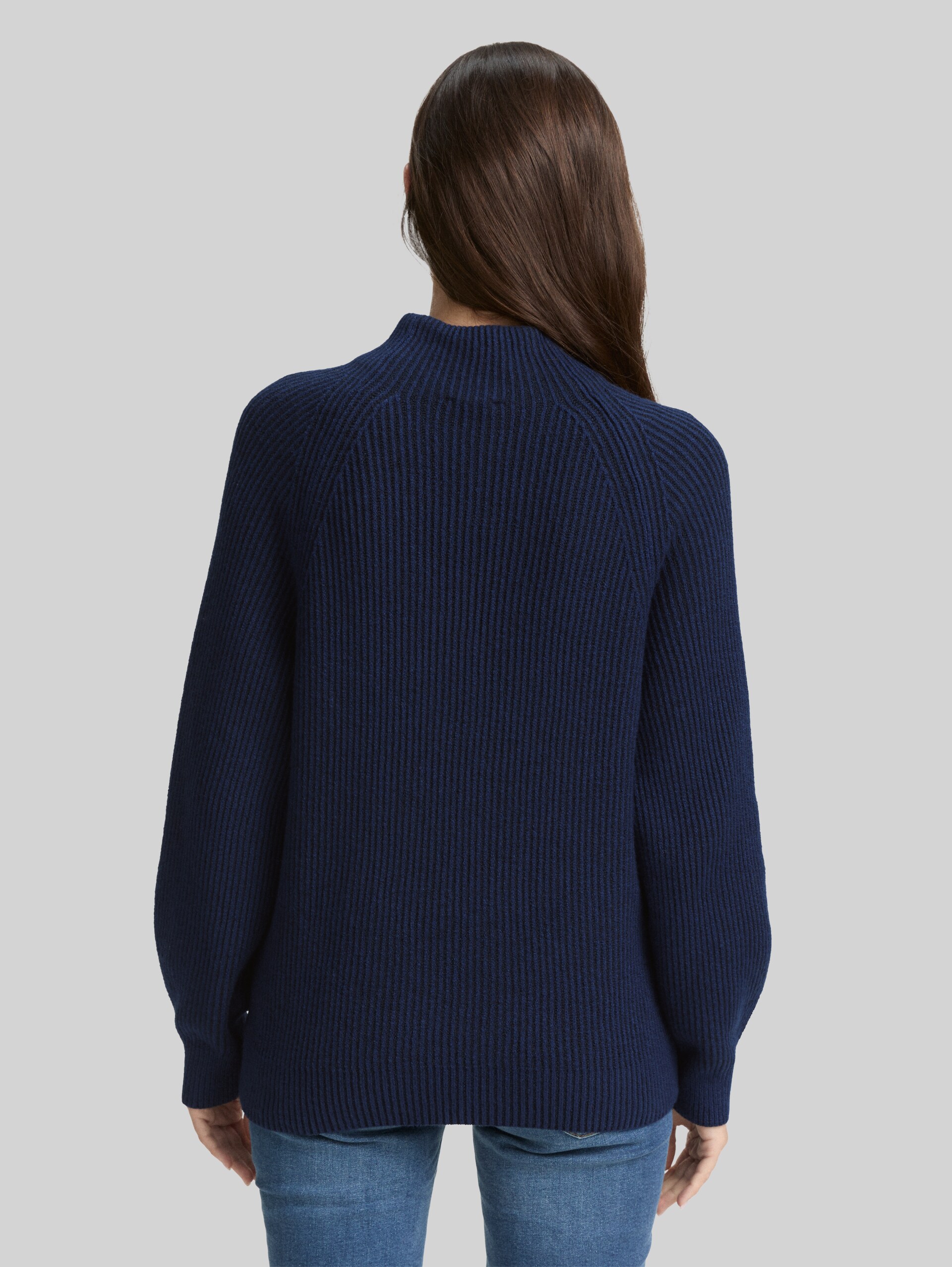 Loose fit knitted jumper with stand-up collar - blue rib structure