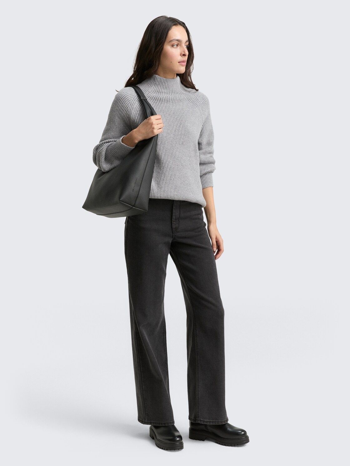 Loose Fit Strickpullover mit Stehkragen - mid grey rib structure - Model-Vorderansicht