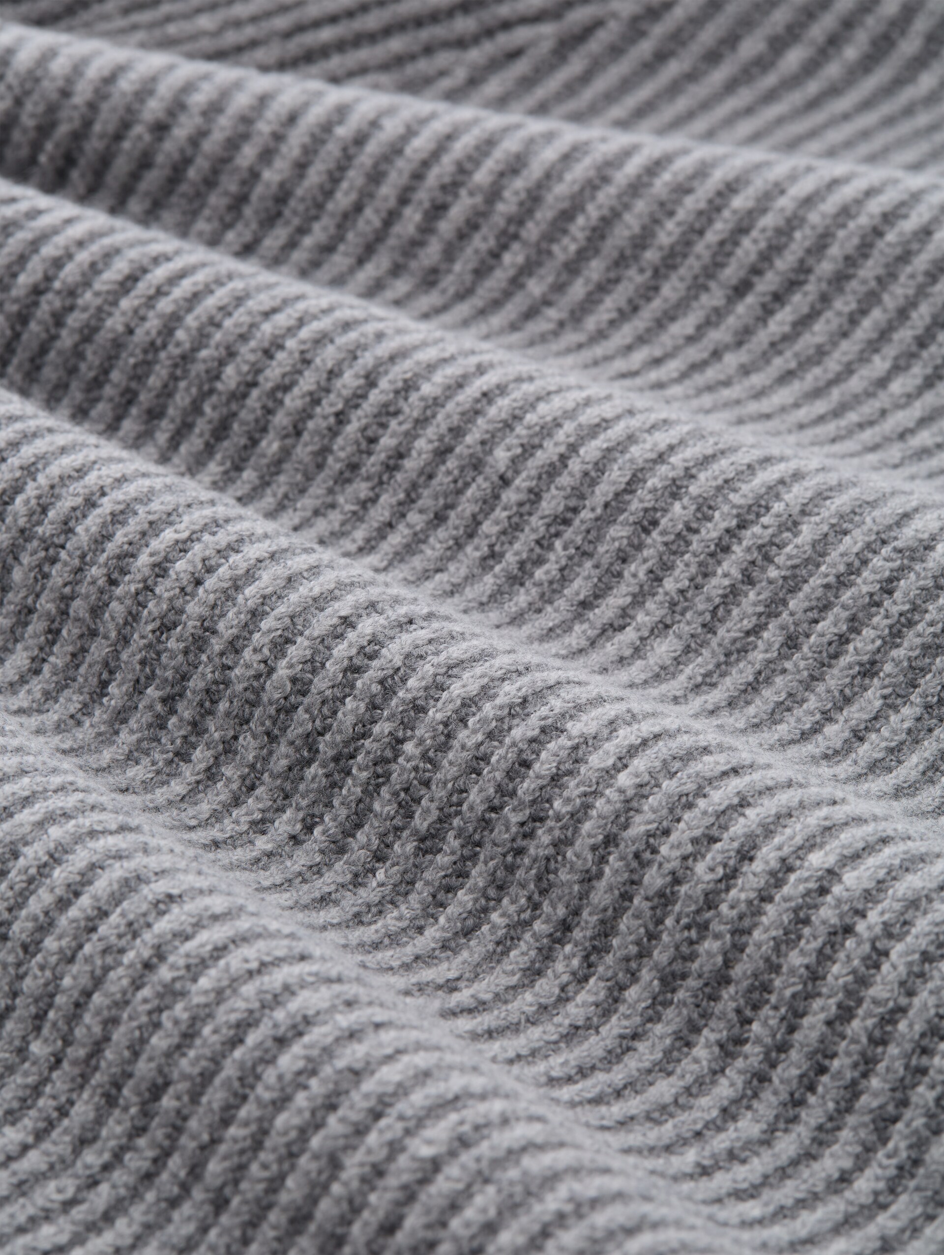 Loose fit knitted jumper with stand-up collar - mid grey rib structure - Material view