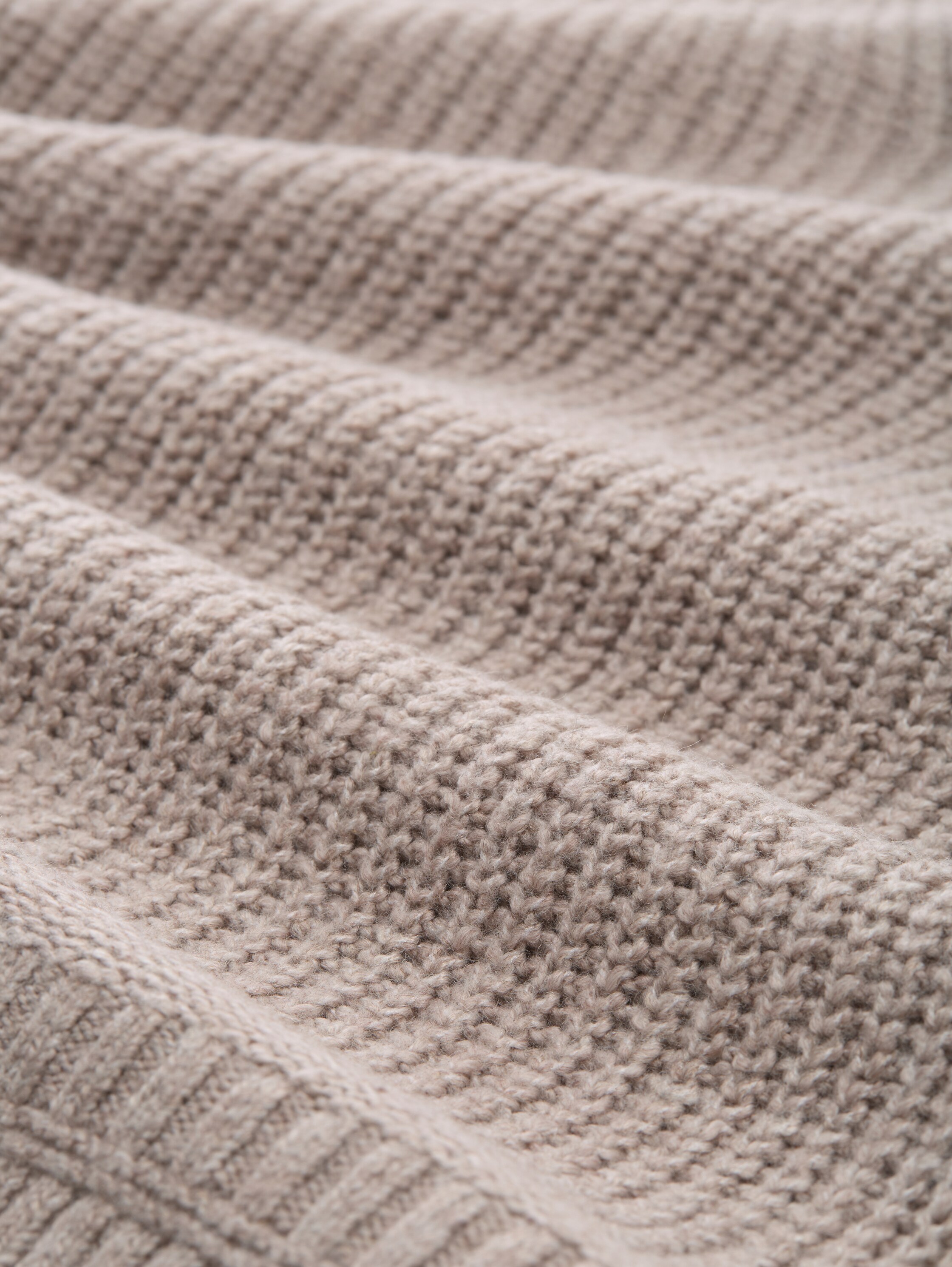 Strickpullover mit V-Ausschnitt - soft taupe melange - Material-Ansicht