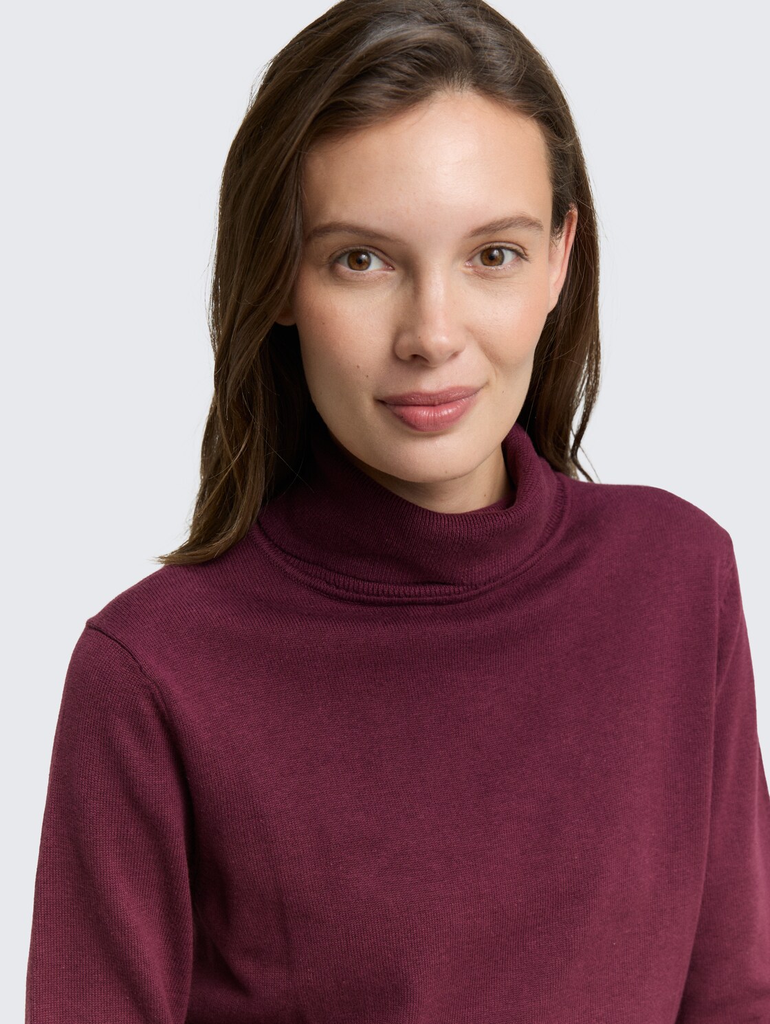 Basic Rollkragenpullover - bordeaux red - Detail-Model-Ansicht