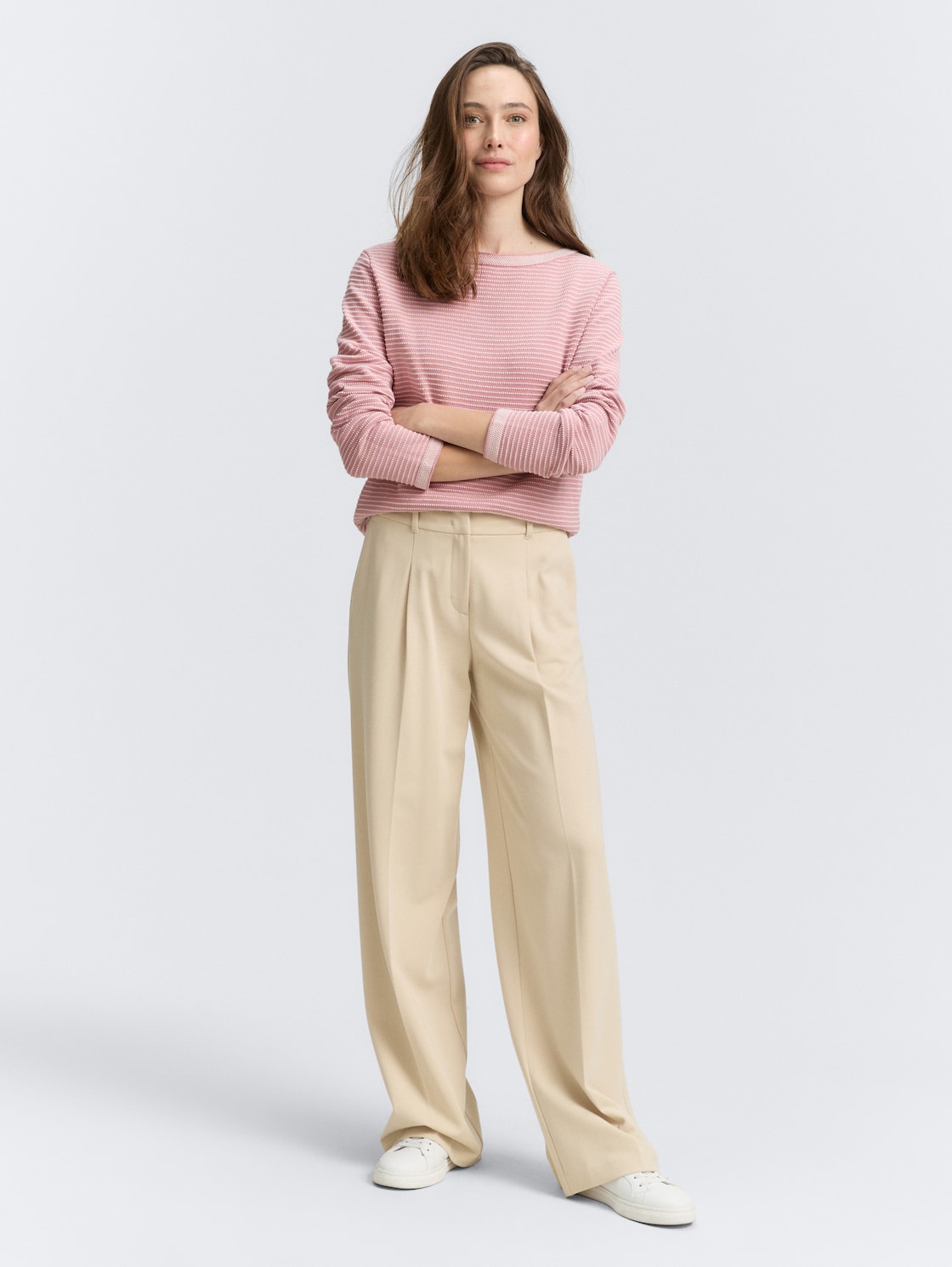 Strickpullover mit U-Boot-Ausschnitt - rose bubble knit stripe - Model-Vorderansicht