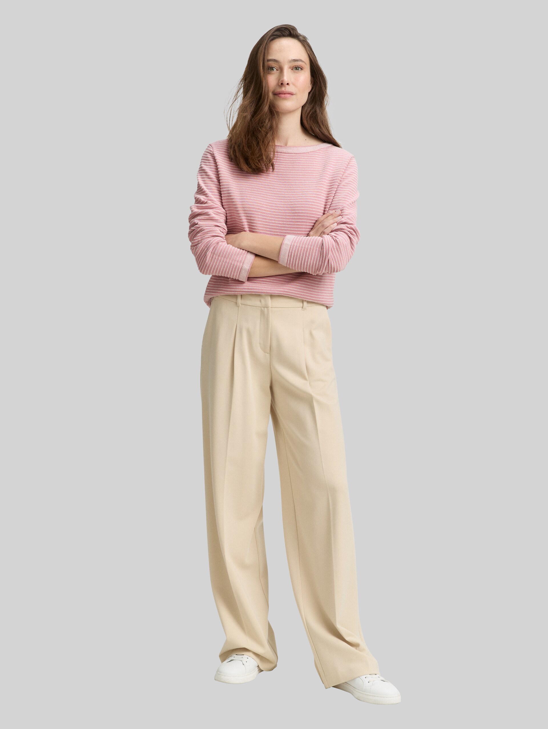 Knitted jumper with boat neckline - rose bubble knit stripe - Model front view
