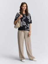 Pull en tricot Loose Fit avec motif - floral knit jacquard design - Vue de face du modèle