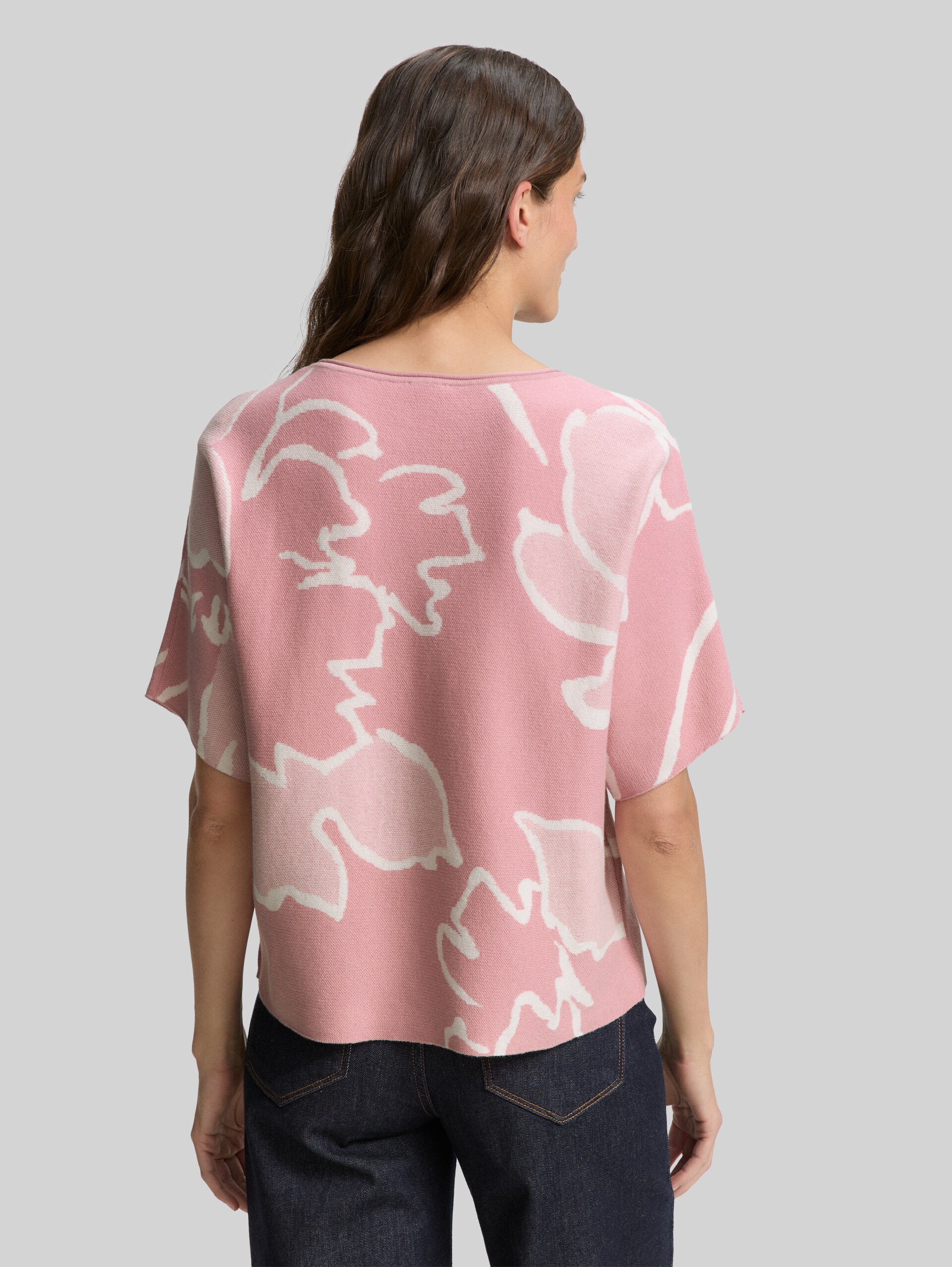 Loose fit knitted jumper with pattern - floral rose knit design