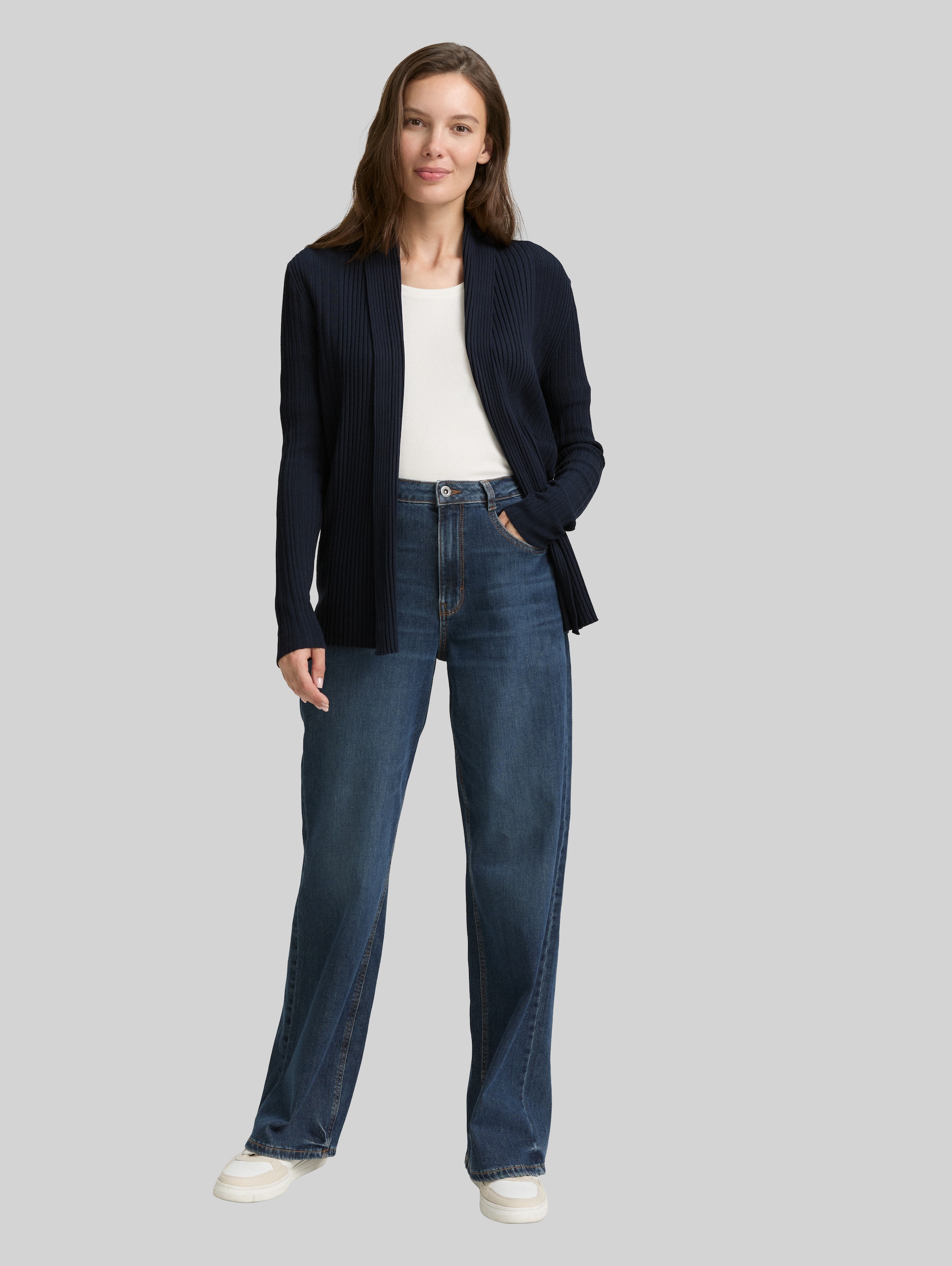 Cardigan mit Schalkragen - Lunar Eclipse - Model-Vorderansicht