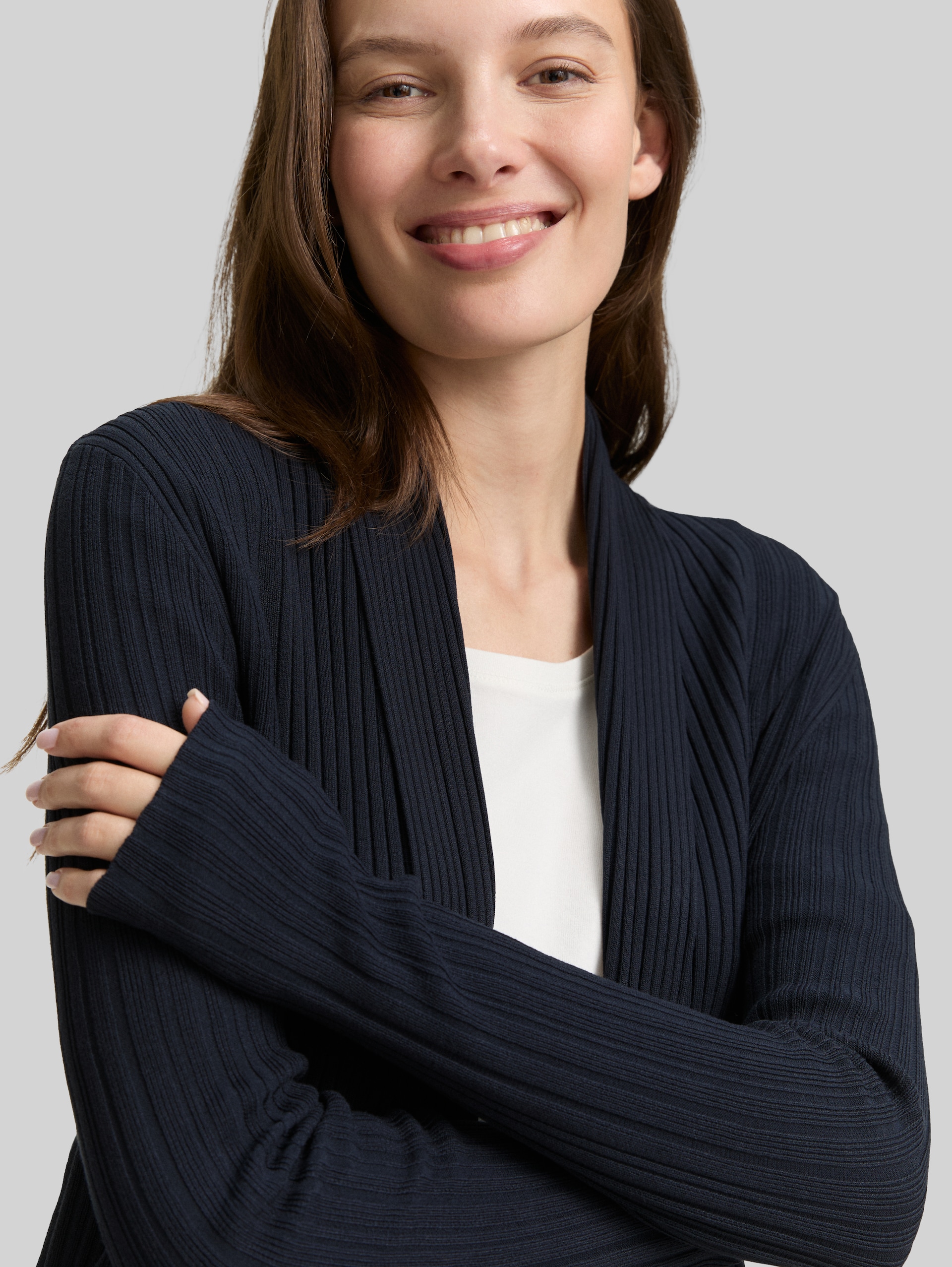 Cardigan mit Schalkragen - Lunar Eclipse - Detail-Model-Ansicht