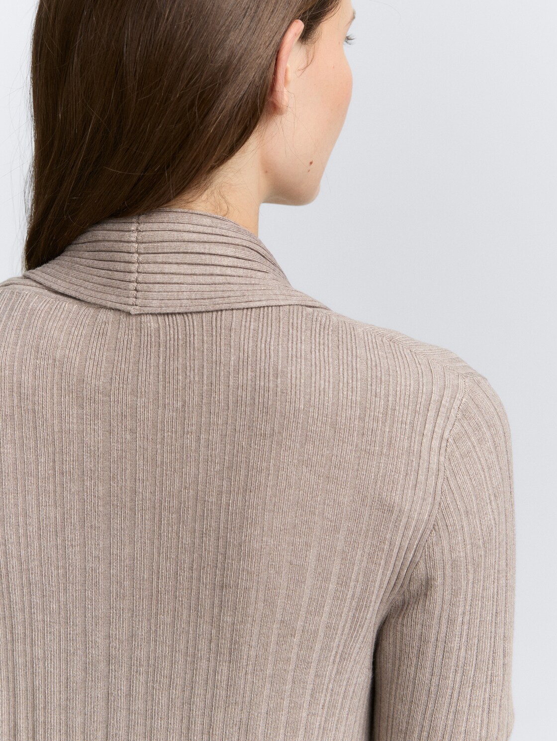 Cardigan mit Schalkragen - soft taupe melange - Detail-Model-Ansicht