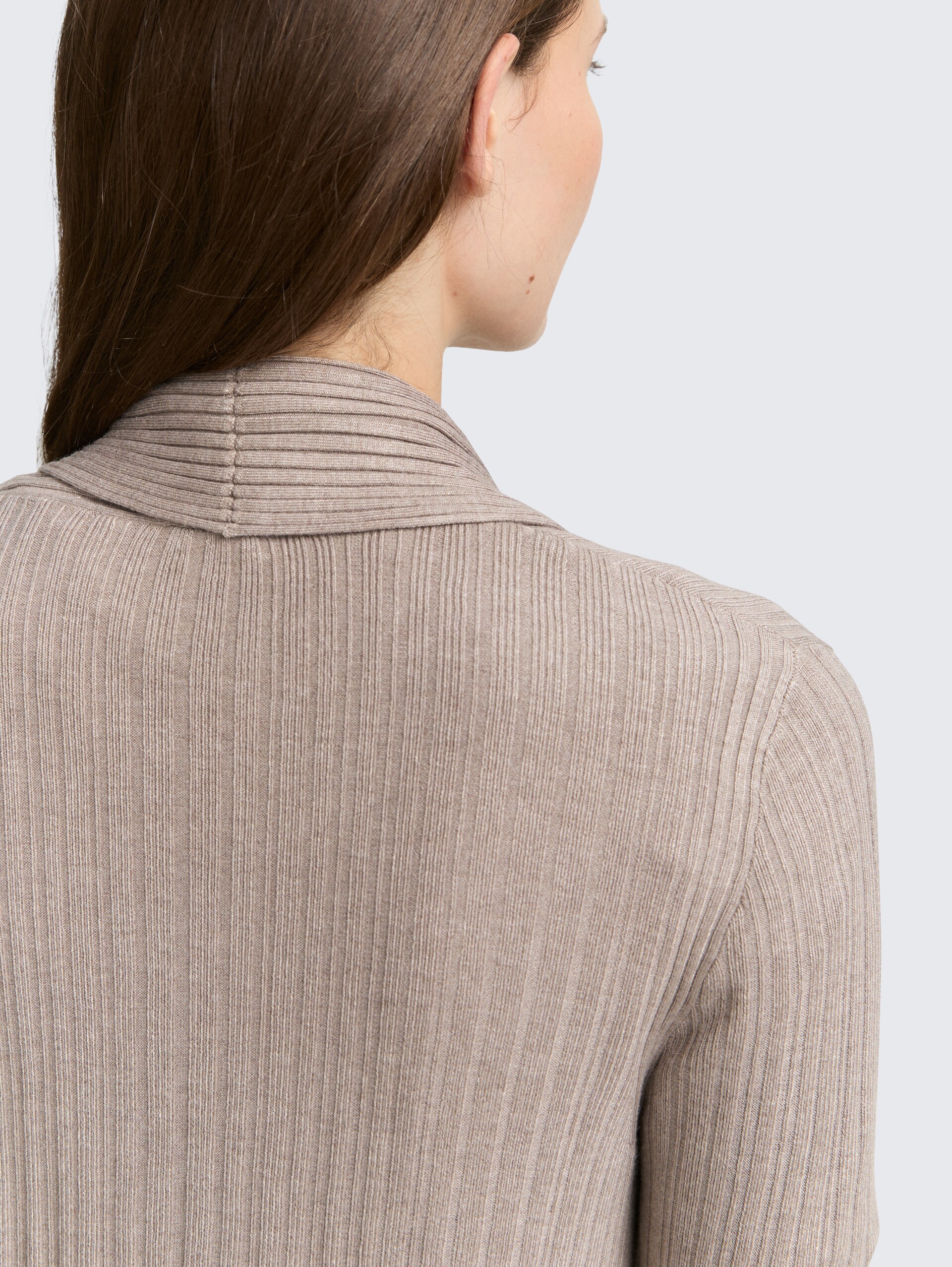 Cardigan mit Schalkragen - soft taupe melange - Detail-Model-Ansicht