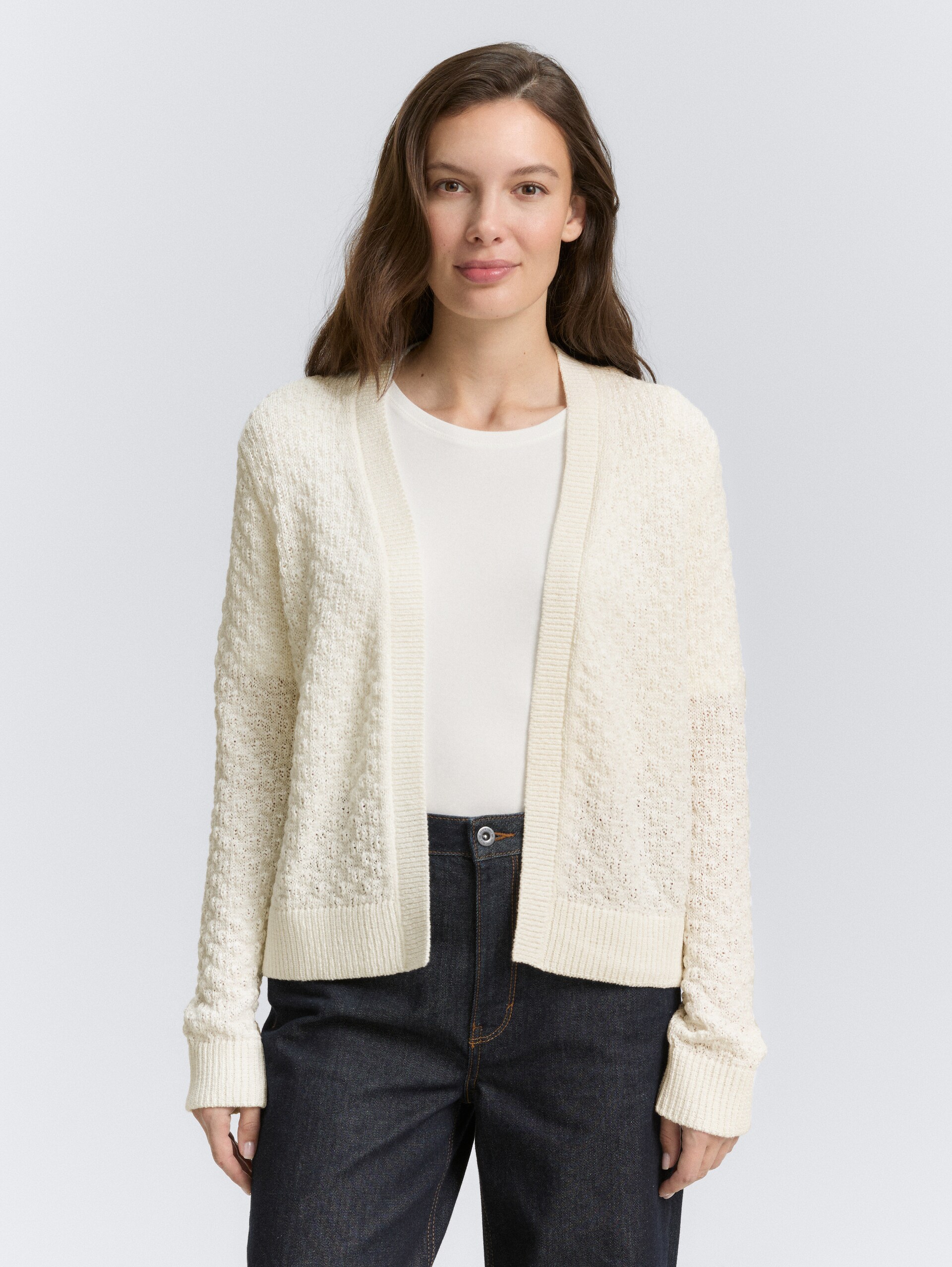 Cardigan mit Struktur - Whisper White - Ausschnitt Model-Vorderansicht