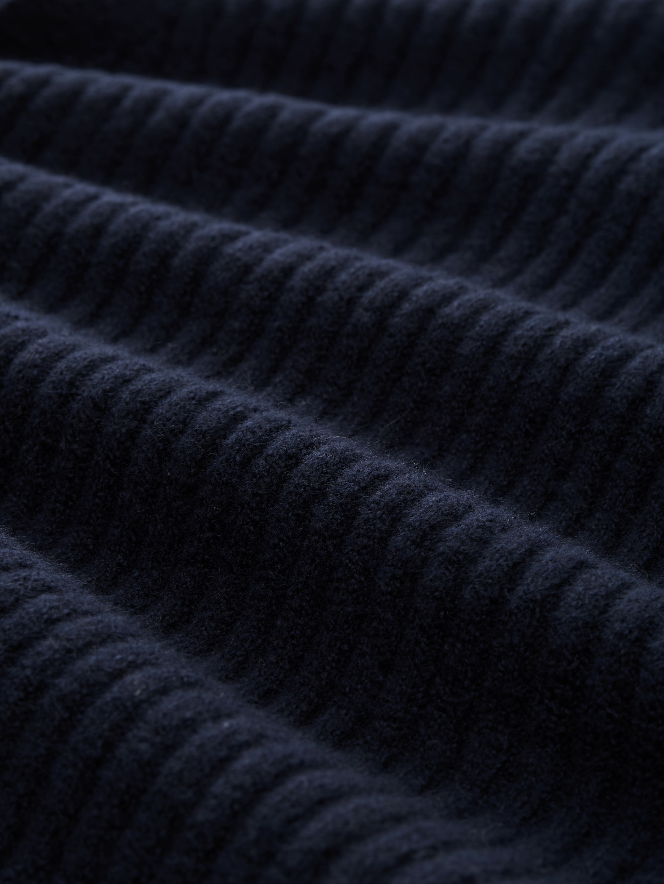 Geribde trui met V-hals - lunar_eclipse - 