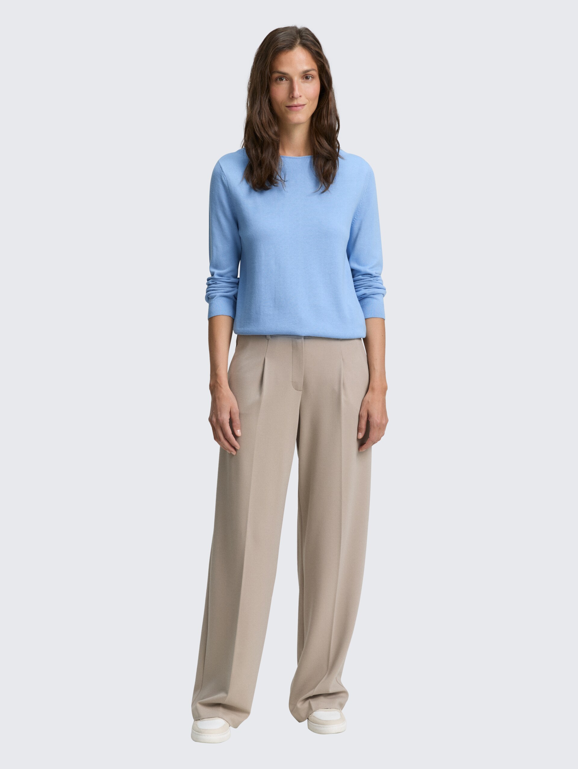 Strickpullover mit U-Boot-Ausschnitt - light fjord blue - Model-Vorderansicht